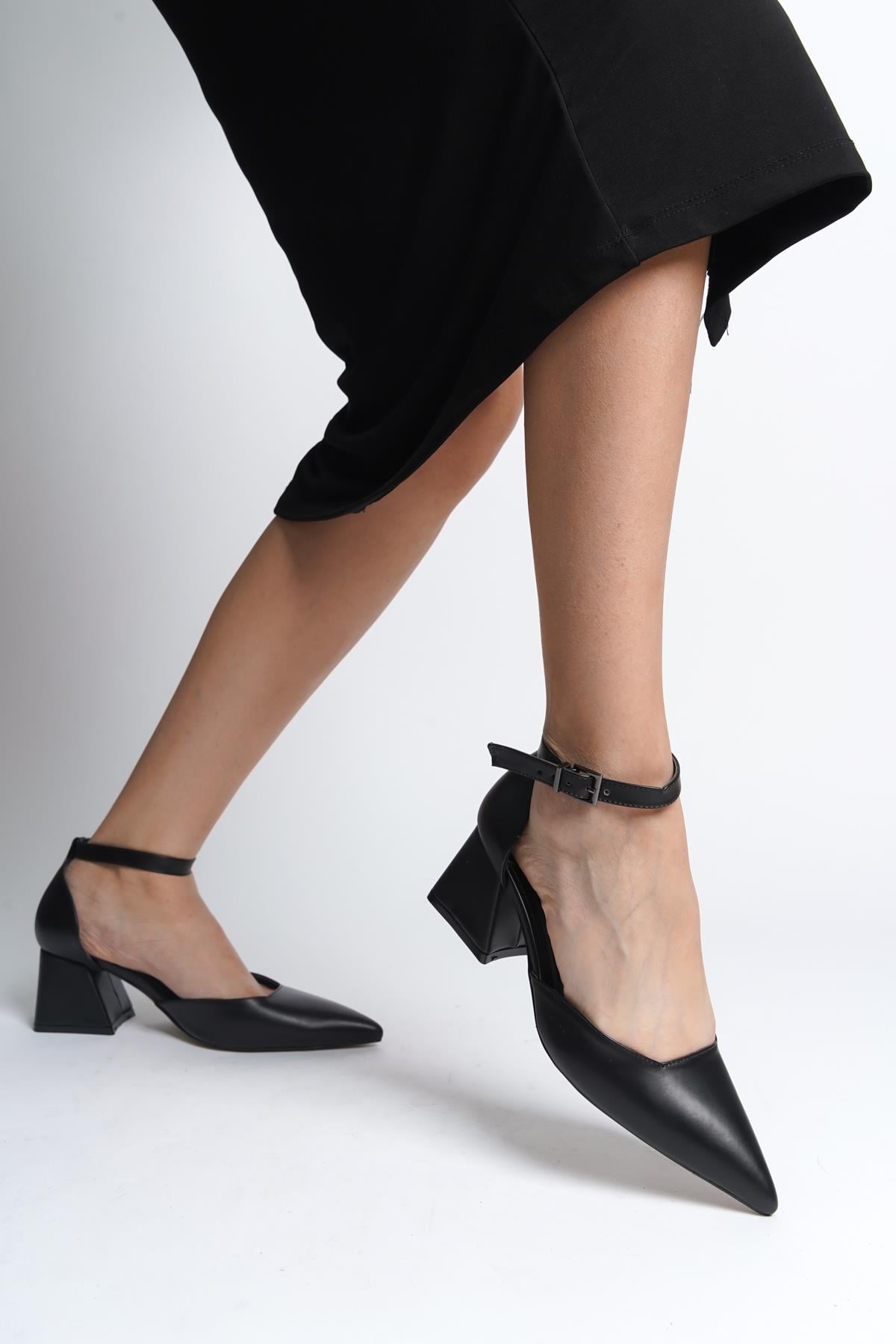 Capone Ankle Strap Pointed Toe Thick Heeled Mid Heeled Women Black Shoes