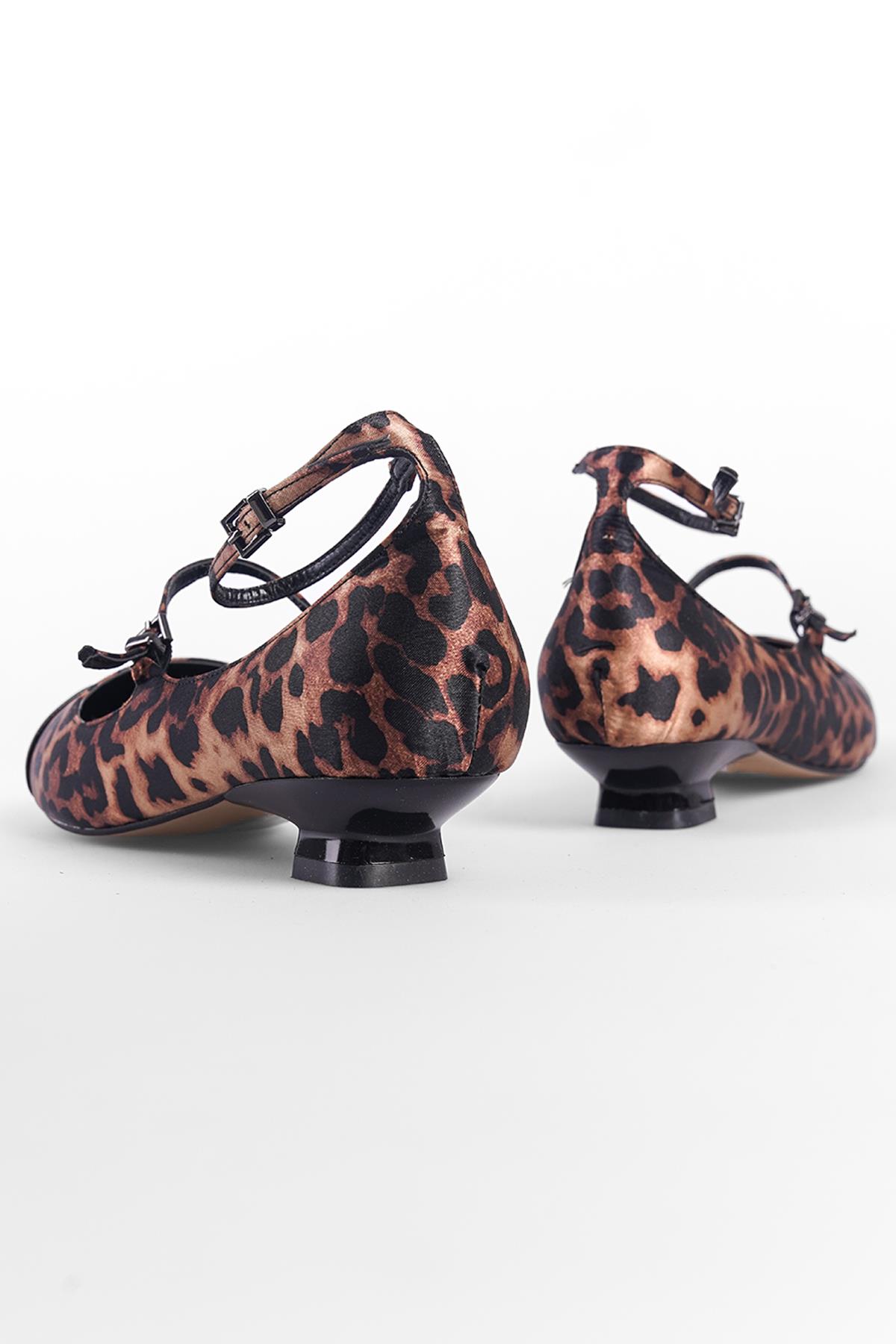 Capone Ankle-Strap Short-Heeled Women Leopard Shoes