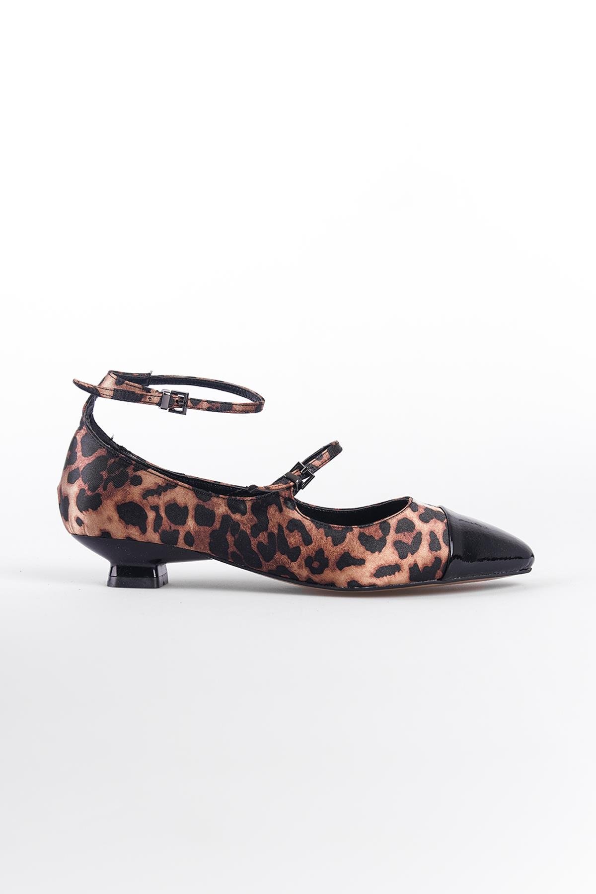 Capone Ankle-Strap Short-Heeled Women Leopard Shoes