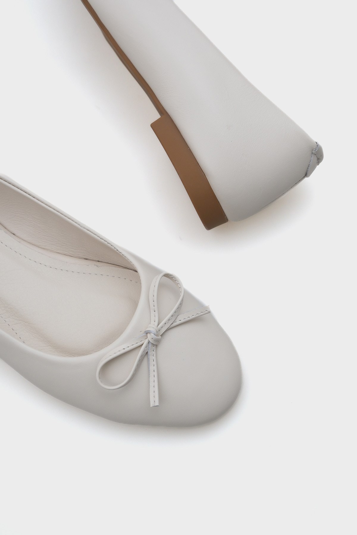 Capone Bloom Genuine Leather Bow Detail Round Toe Women White Ballerinas