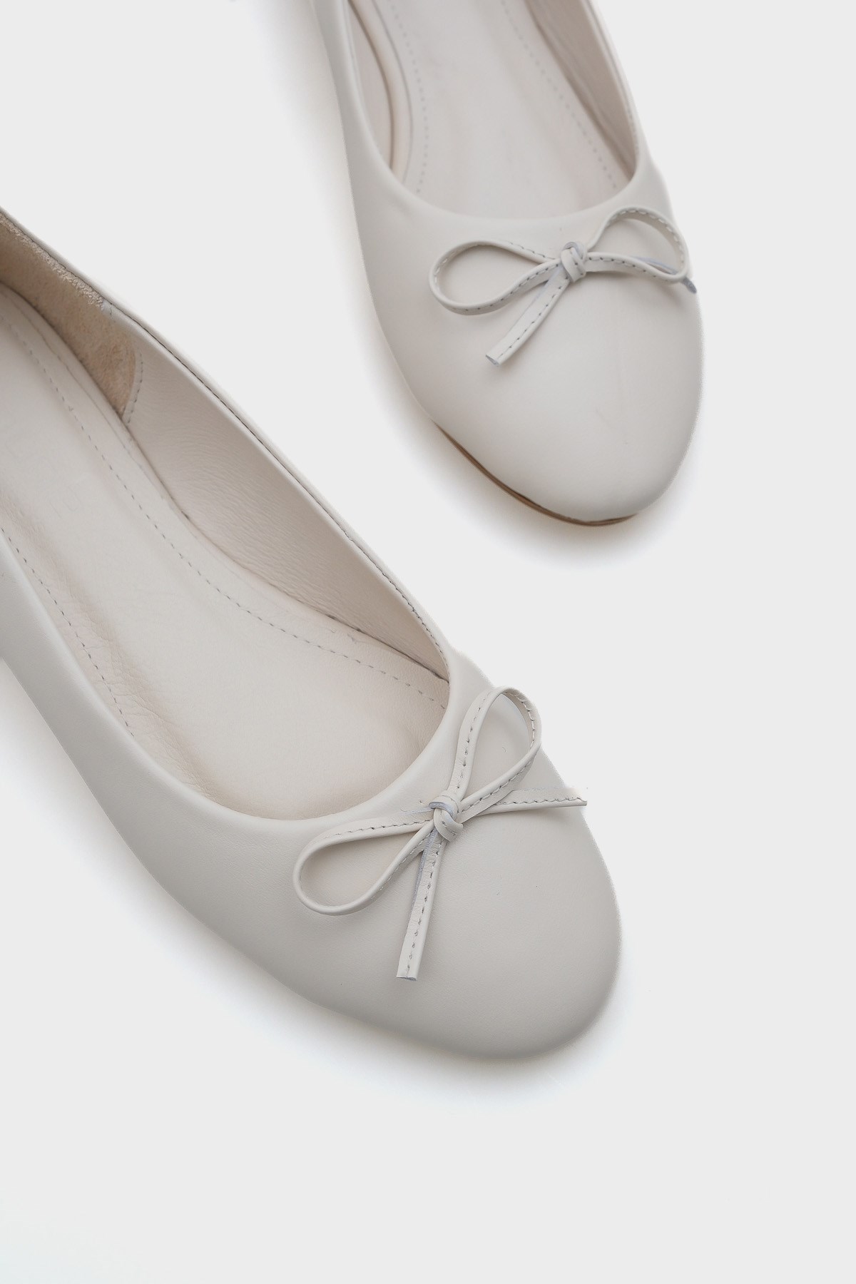 Capone Bloom Genuine Leather Bow Detail Round Toe Women White Ballerinas