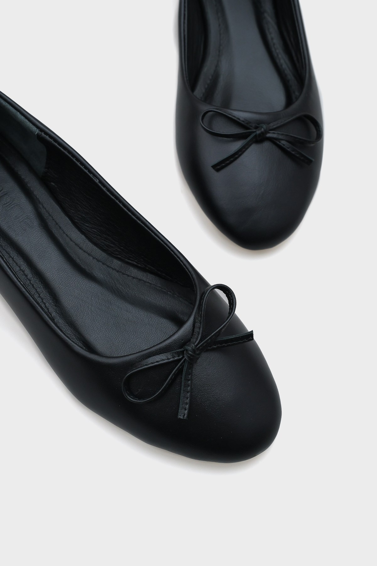 Capone Bloom Genuine Leather Bow Detail Round Toe Women Black Ballerinas