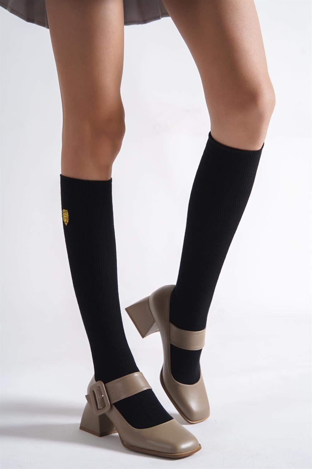 Capone Blunt Toe Mary Jane Mid Heel Woman Shoes