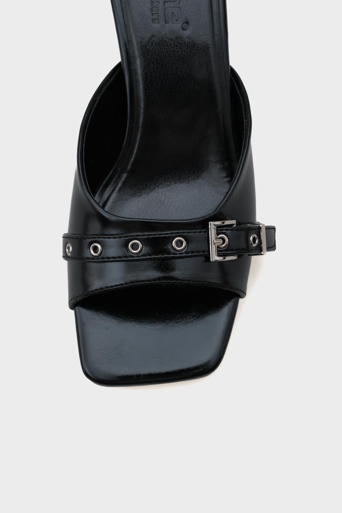 Capone Blunt Toe Medium Heel Metal Buckled Women Black Sandals