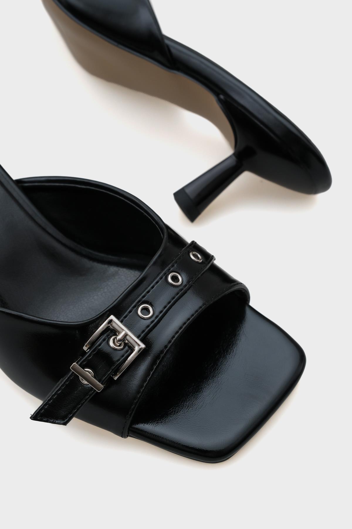 Capone Blunt Toe Medium Heel Metal Buckled Women Black Sandals