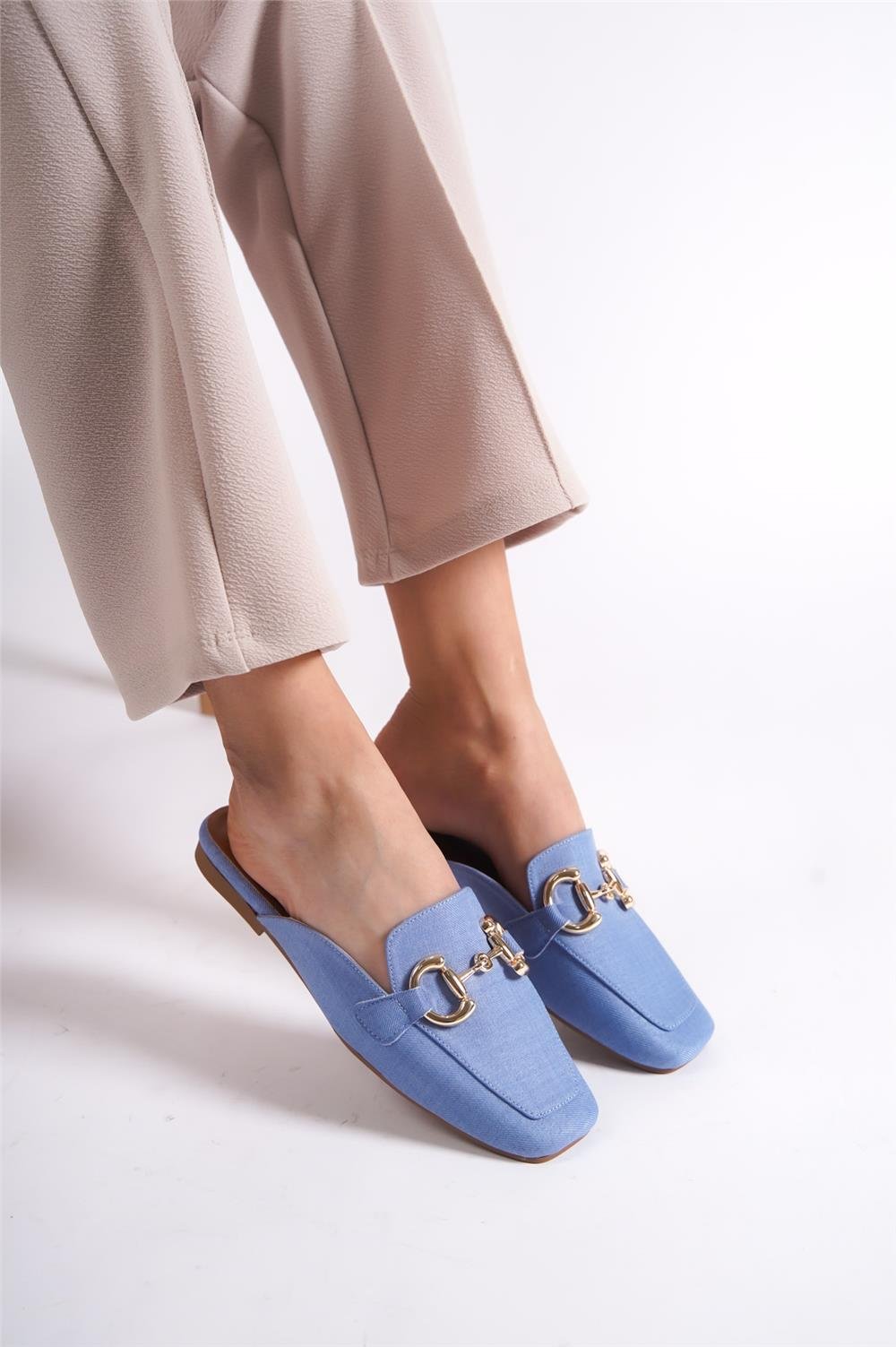 Capone Blunt Toe Metal Accessory Croco Pattern Woman Mules