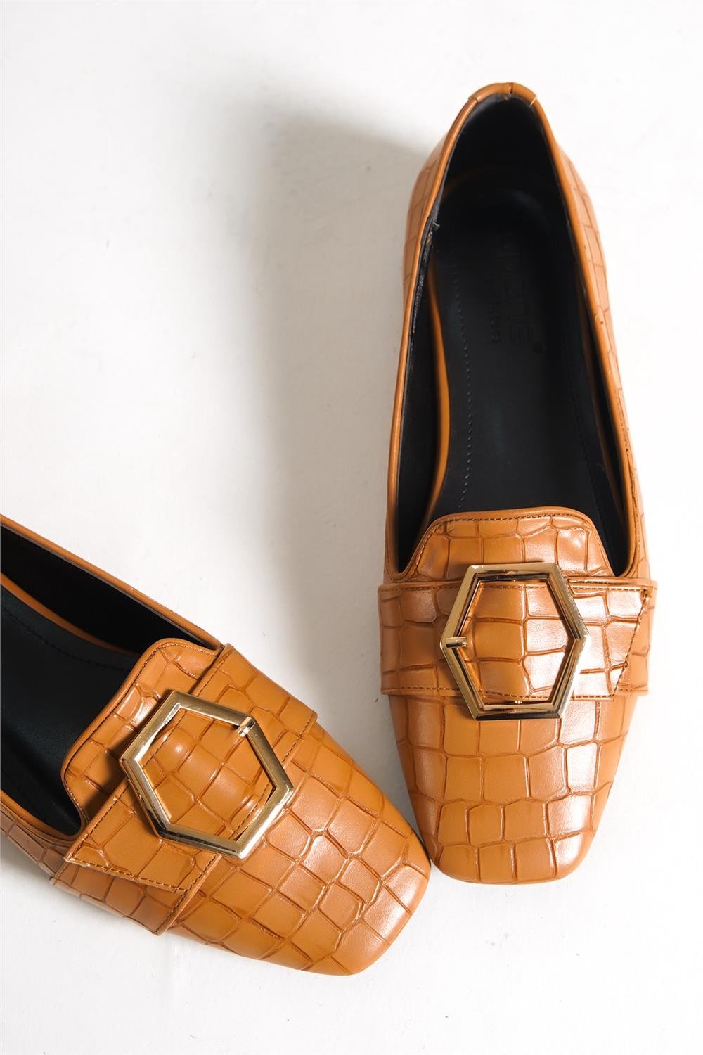 Capone Blunt Toe Metal Bouckle Belt Croco Pattern Woman Loafer