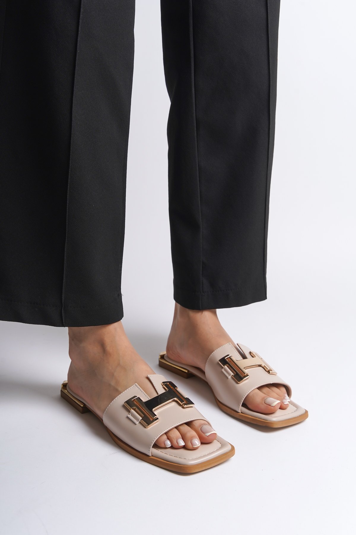Capone Blunt Toe Metal Bouckle Metal Heel Detail Woman Sandals