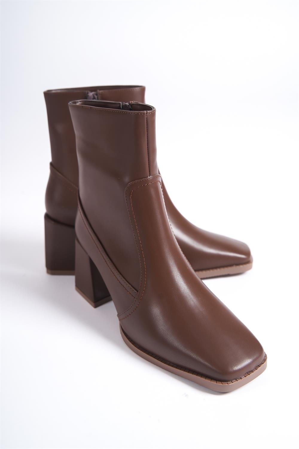 Capone Blunt Toe Side Zipper Woman Booties