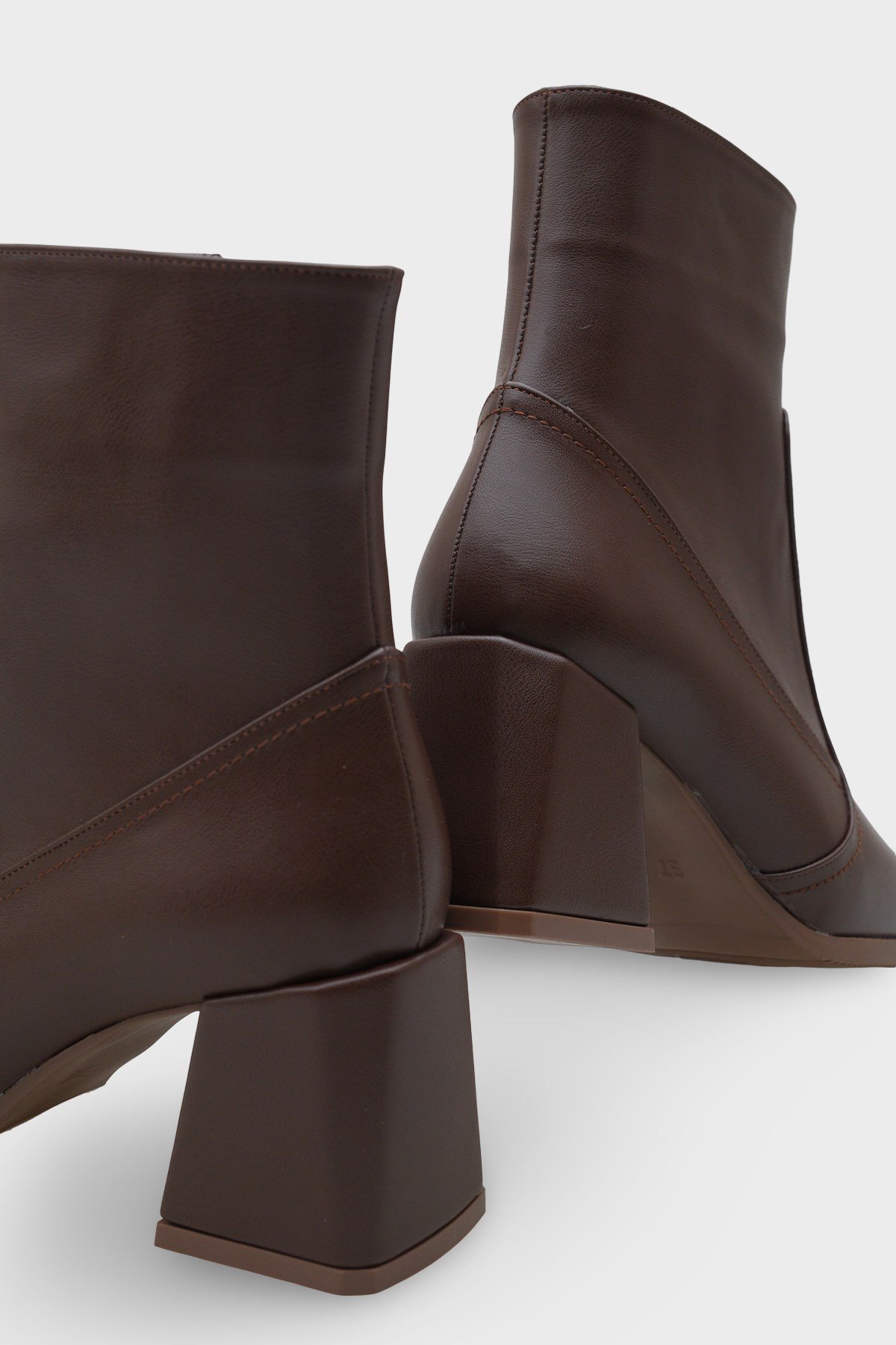 Capone Blunt Toe Side Zipper Woman Booties