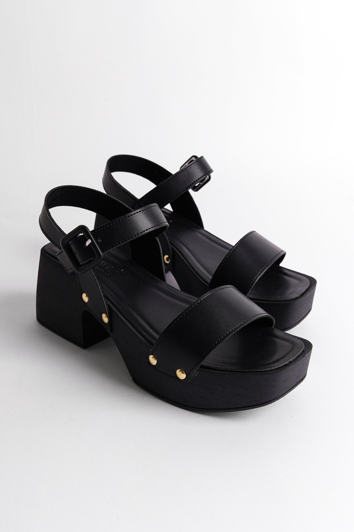 Capone Blunt Toe Single Band Platform Heel Woman Sandals