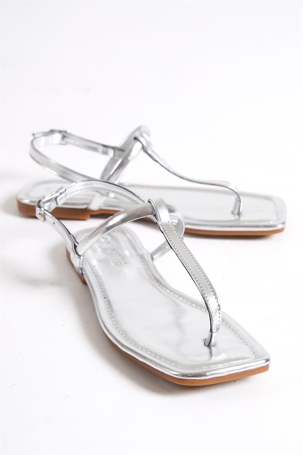 Capone Blunt Toe Slim Thong Strap Metallic Woman Sandals