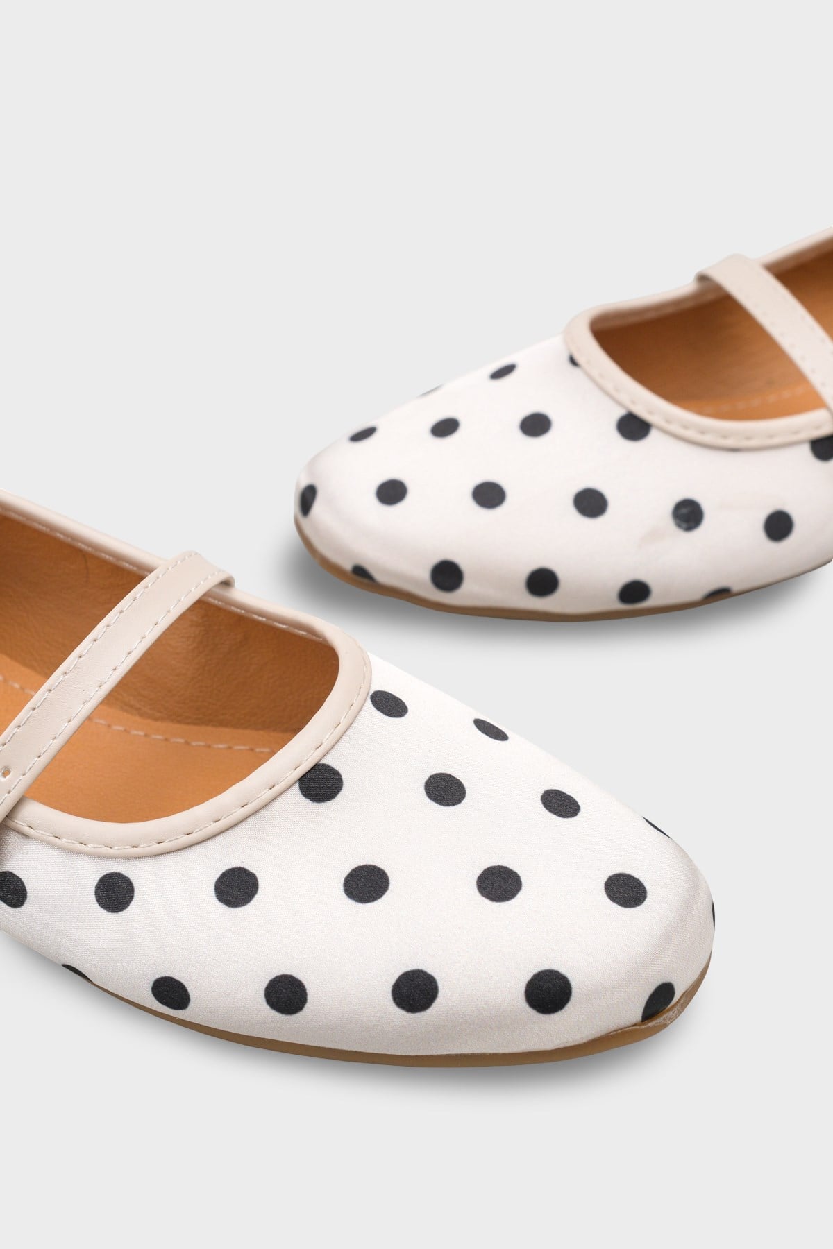 Capone Cathryn Buckle Strap Polka Dot Women Cream Ballet Flat
