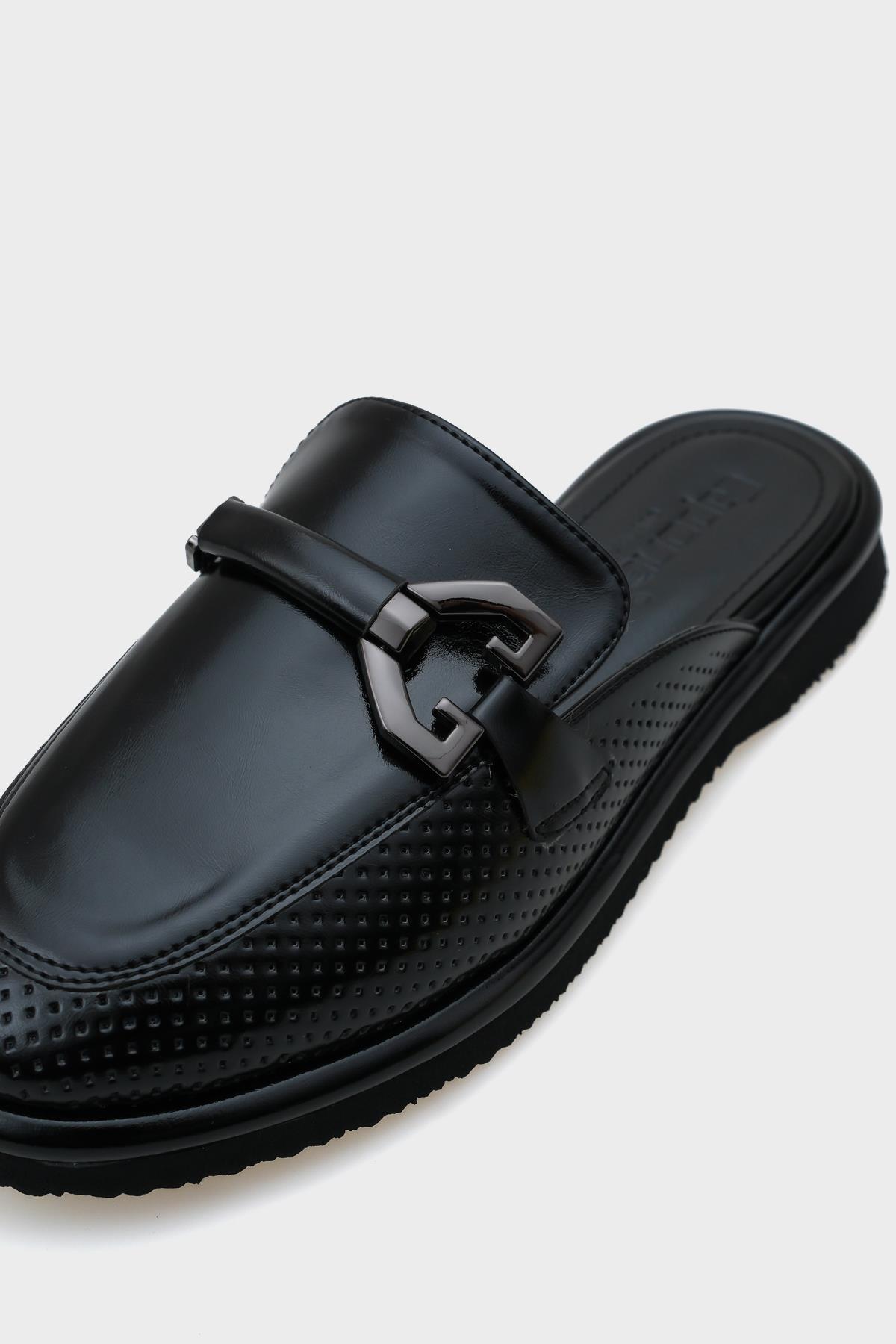 Capone Closed Toe Studded Women Black Sandals