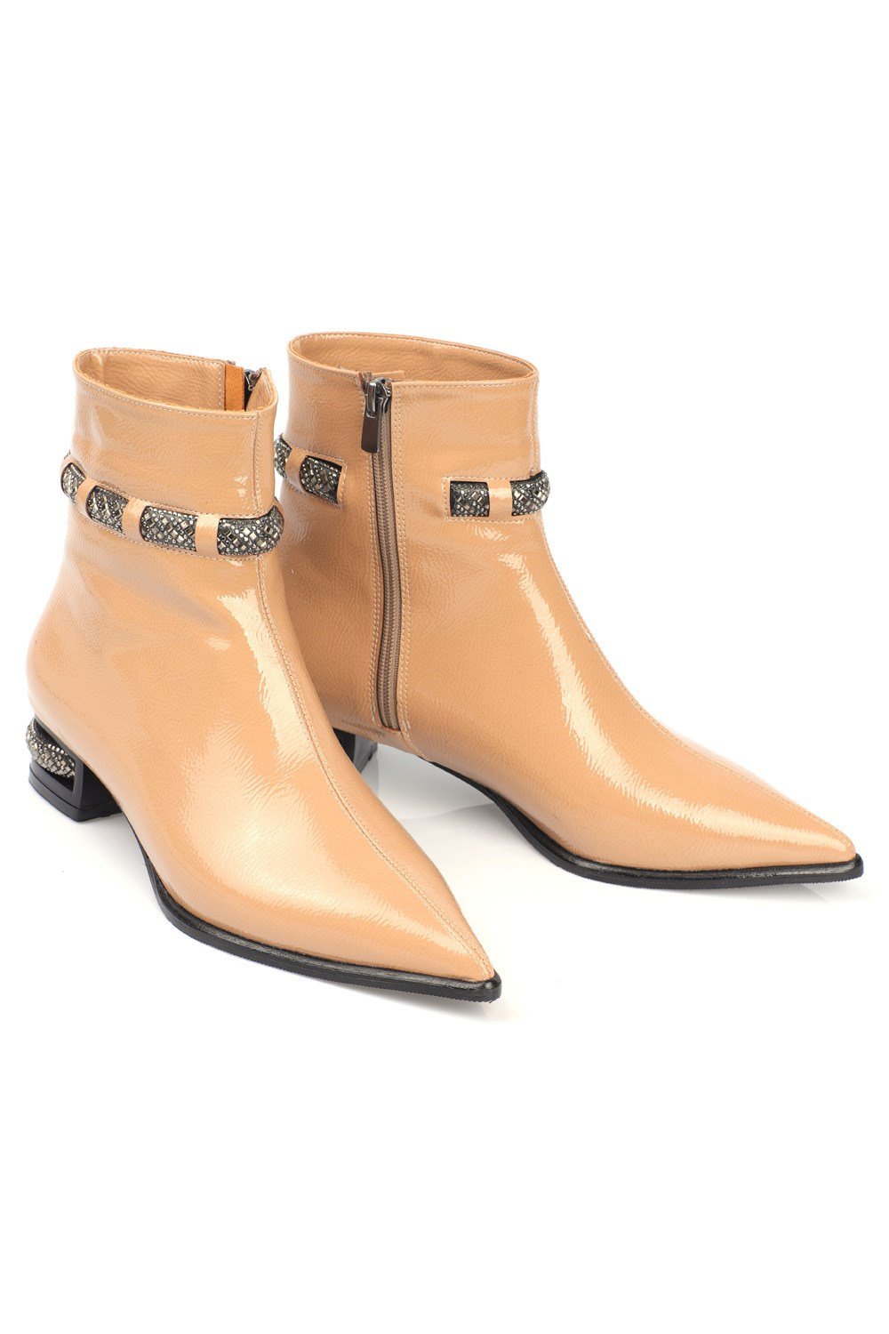 Capone Crinkly Patent Leather Pointed Toe Ankle Crystal Accessory Side Zipper Crystal Detail Low Heel Woman Boots
