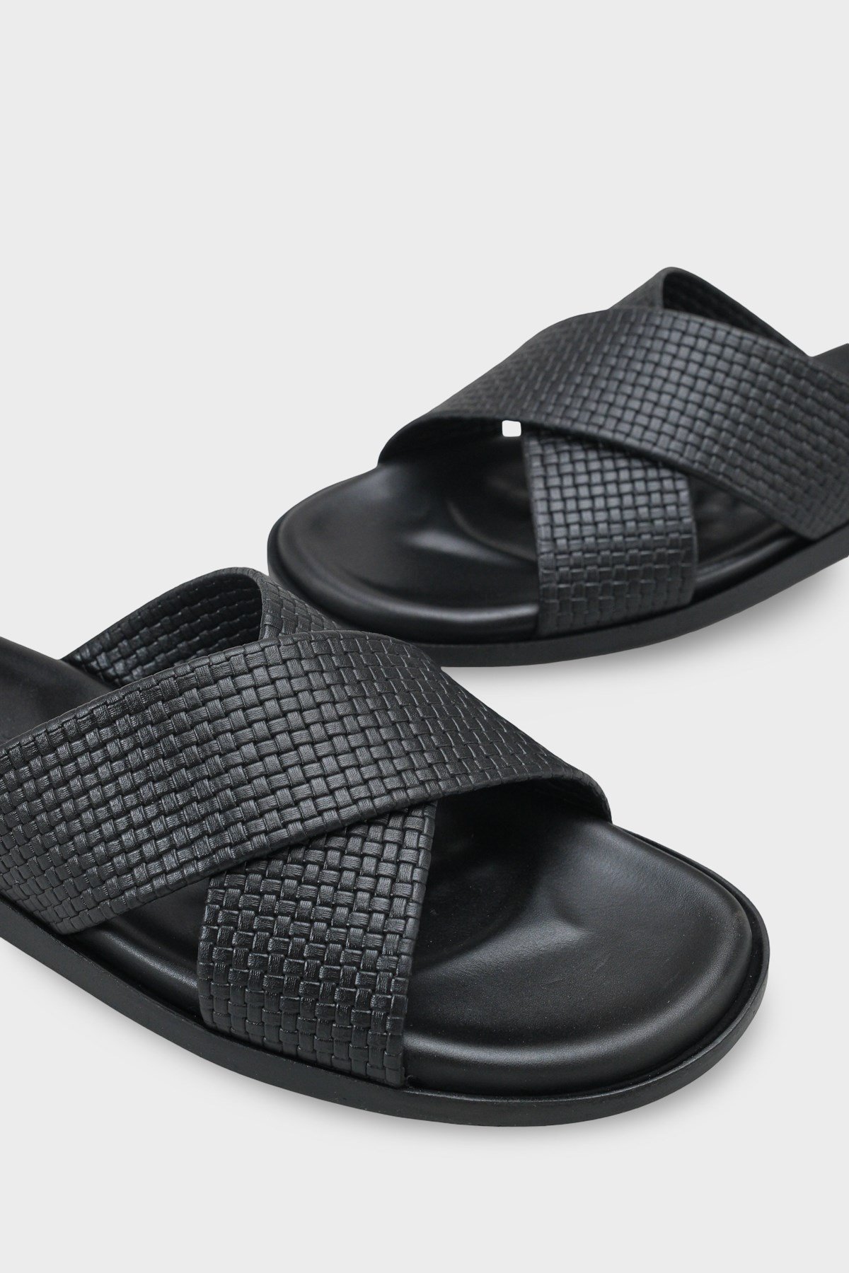 Capone Cross Strap Woven Pattern Men Sandal
