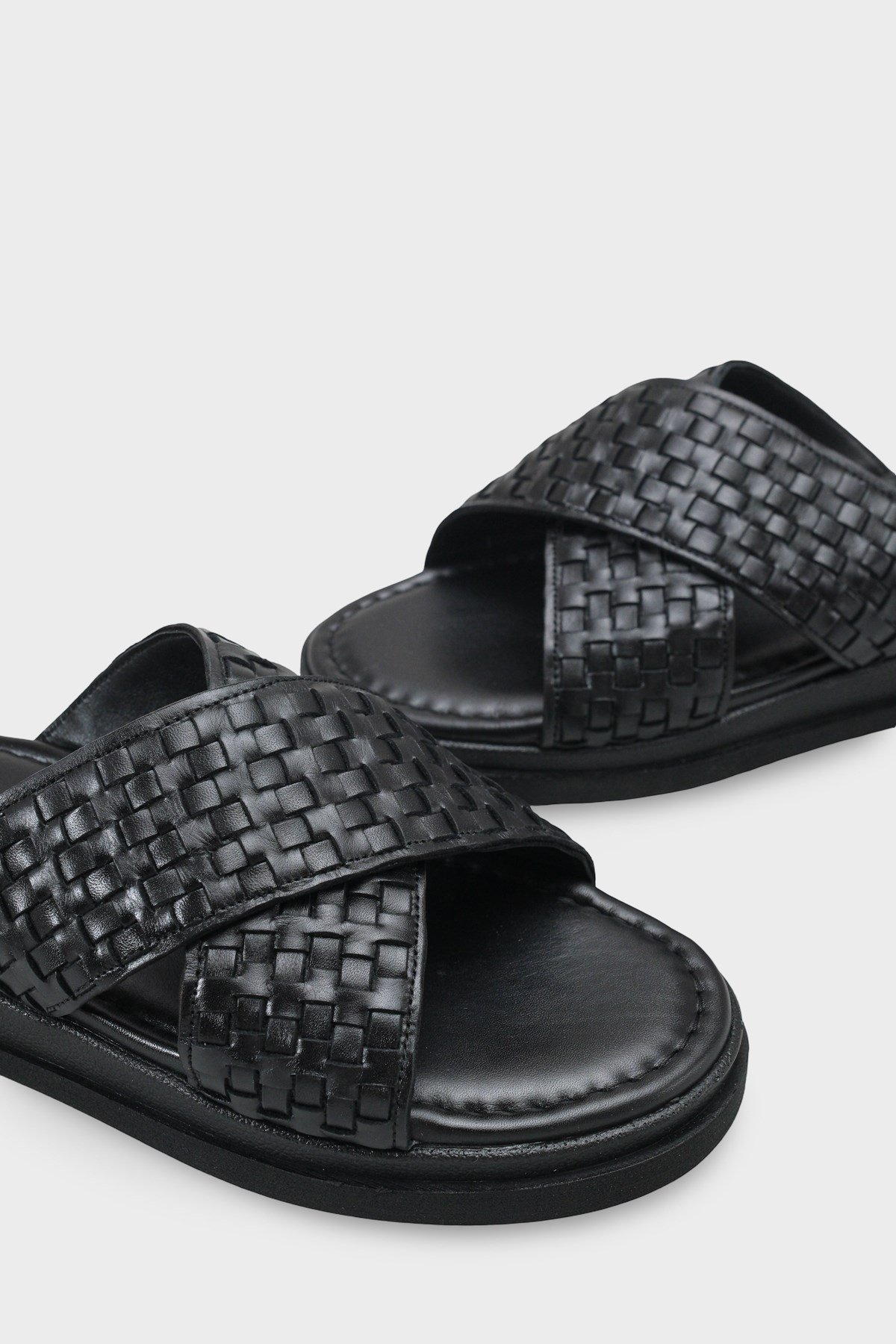 Capone Cross Strap Woven Pattern Men Sandal