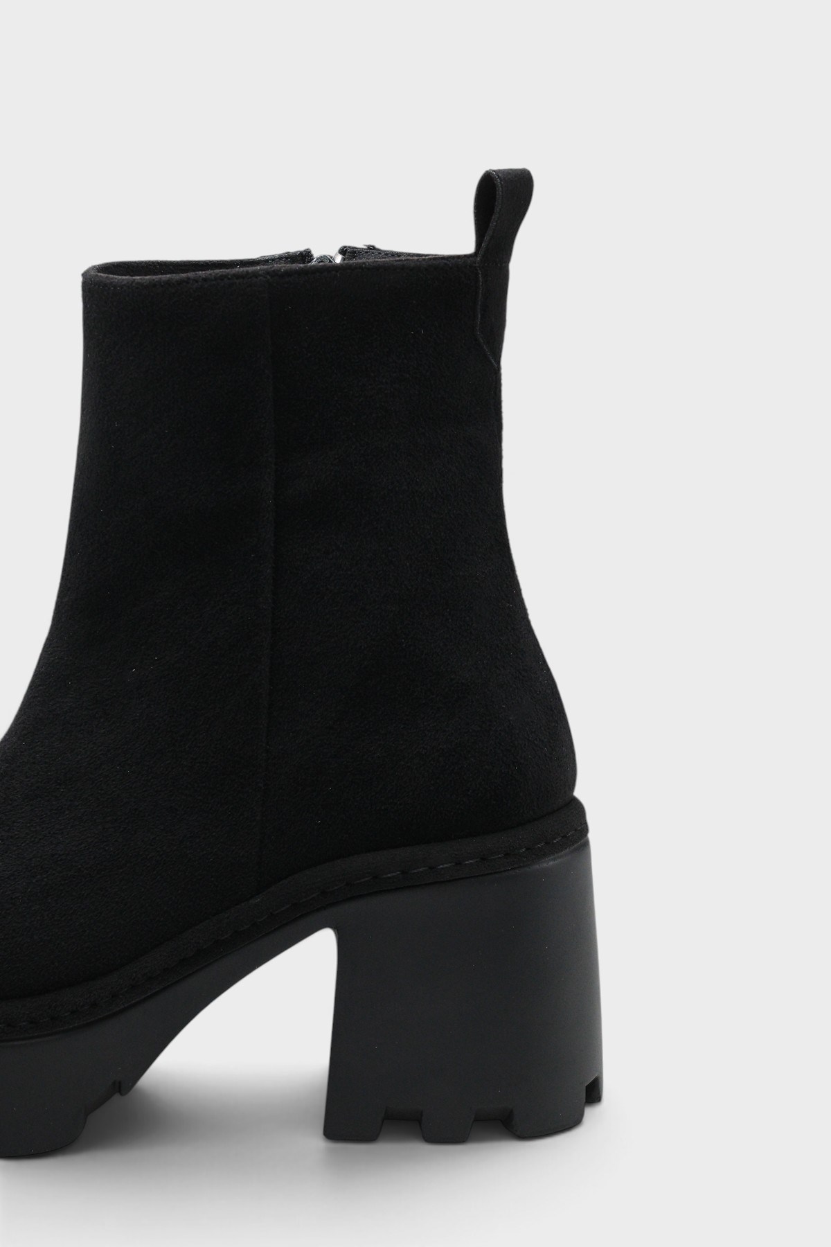 Capone Dalenna Women Suede Black Ankle Boot