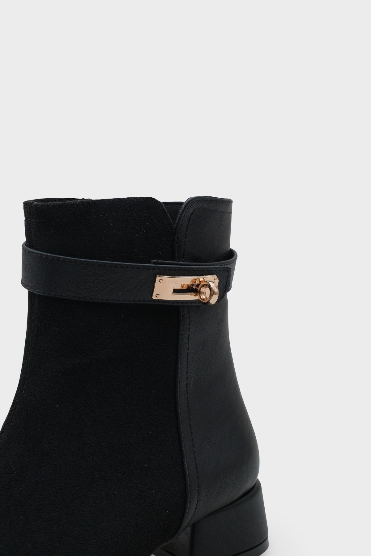 Capone Dalenna Women Suede Black Ankle Boot