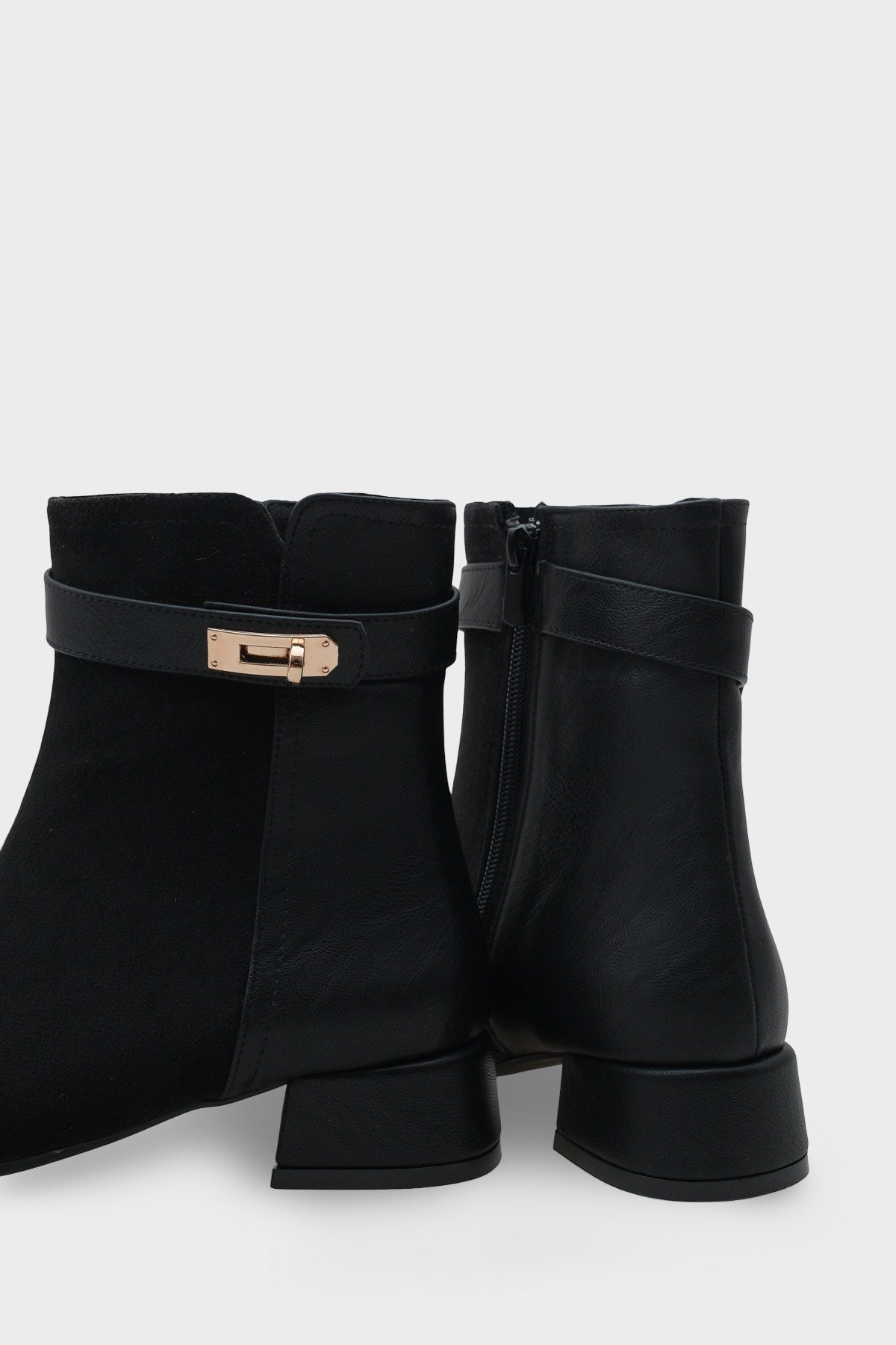 Capone Dalenna Women Suede Black Ankle Boot