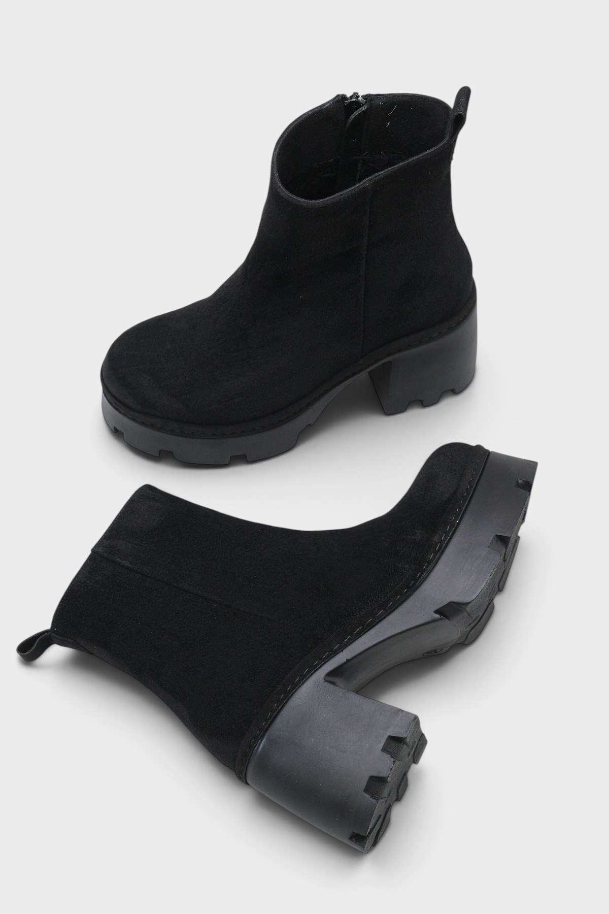 Capone Dalenna Women Suede Black Ankle Boot