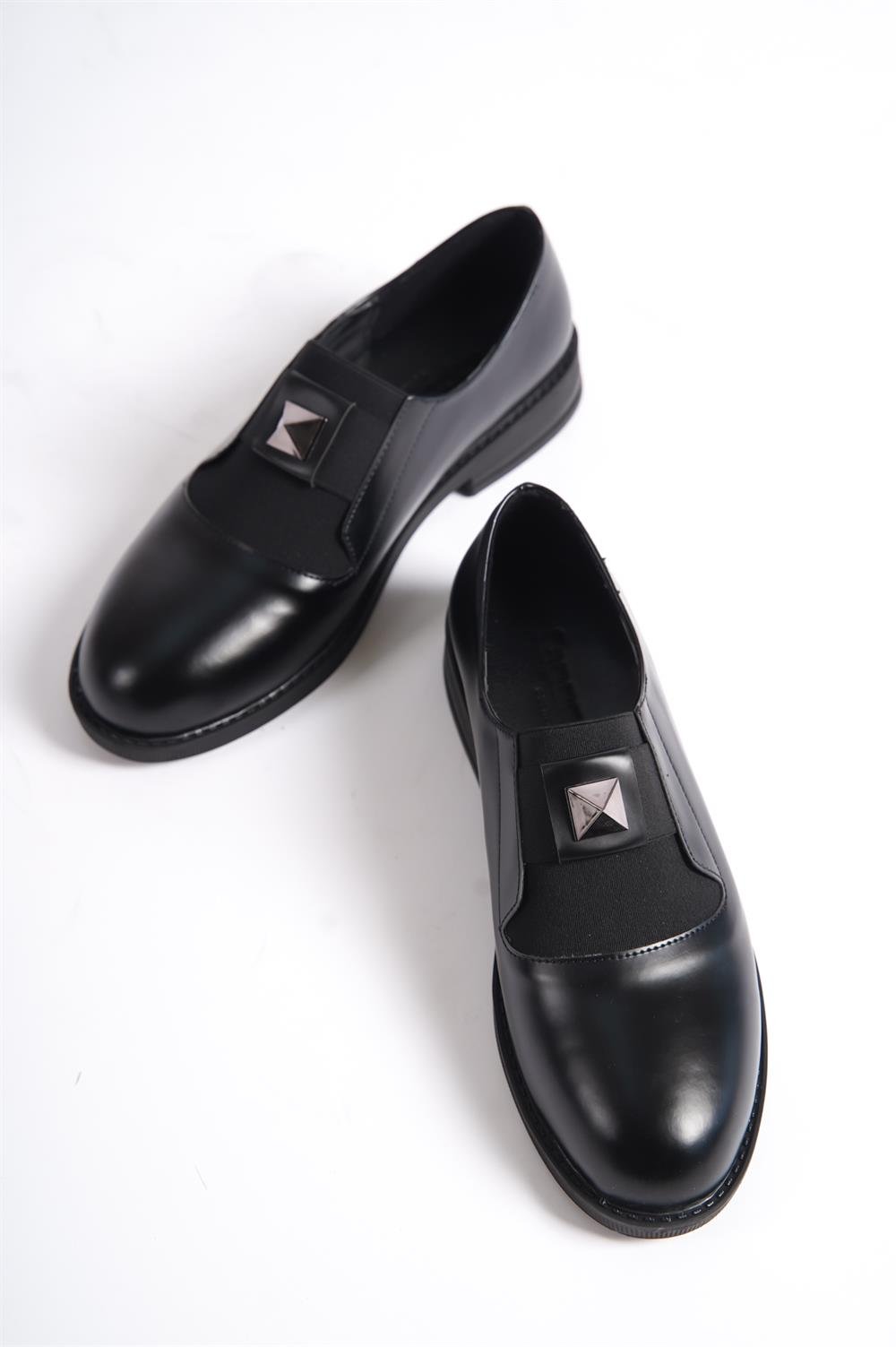 Capone Flat Nose Pyramid Accessory Woman Loafer