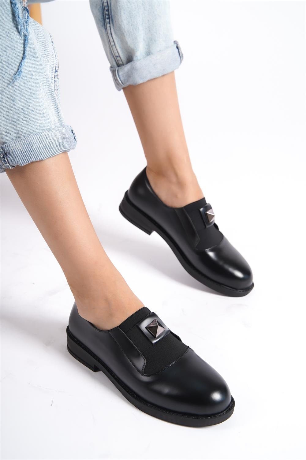 Capone Flat Nose Pyramid Accessory Woman Loafer