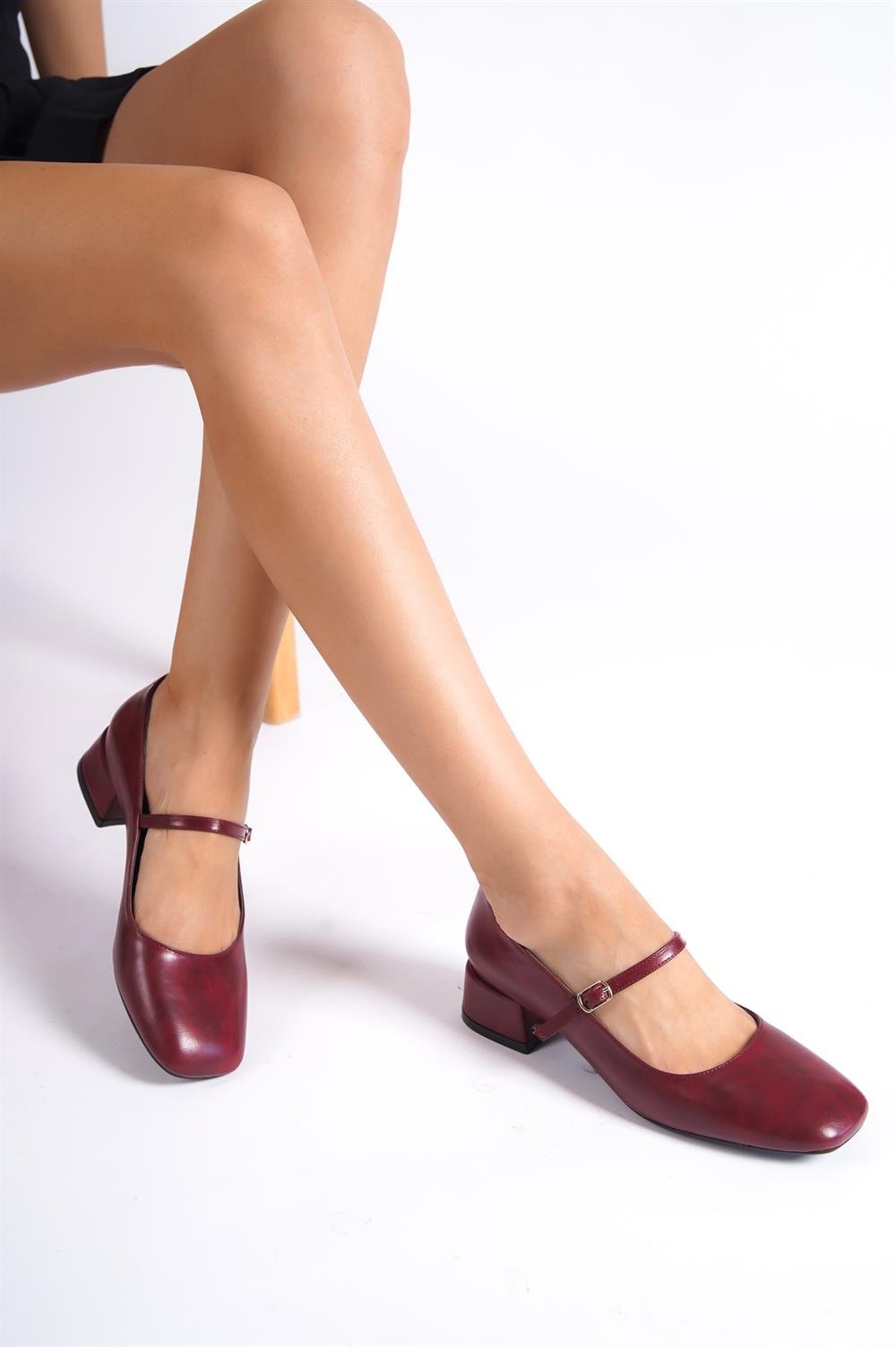 Capone Flat Toe Banded Low Heel Woman Shoes