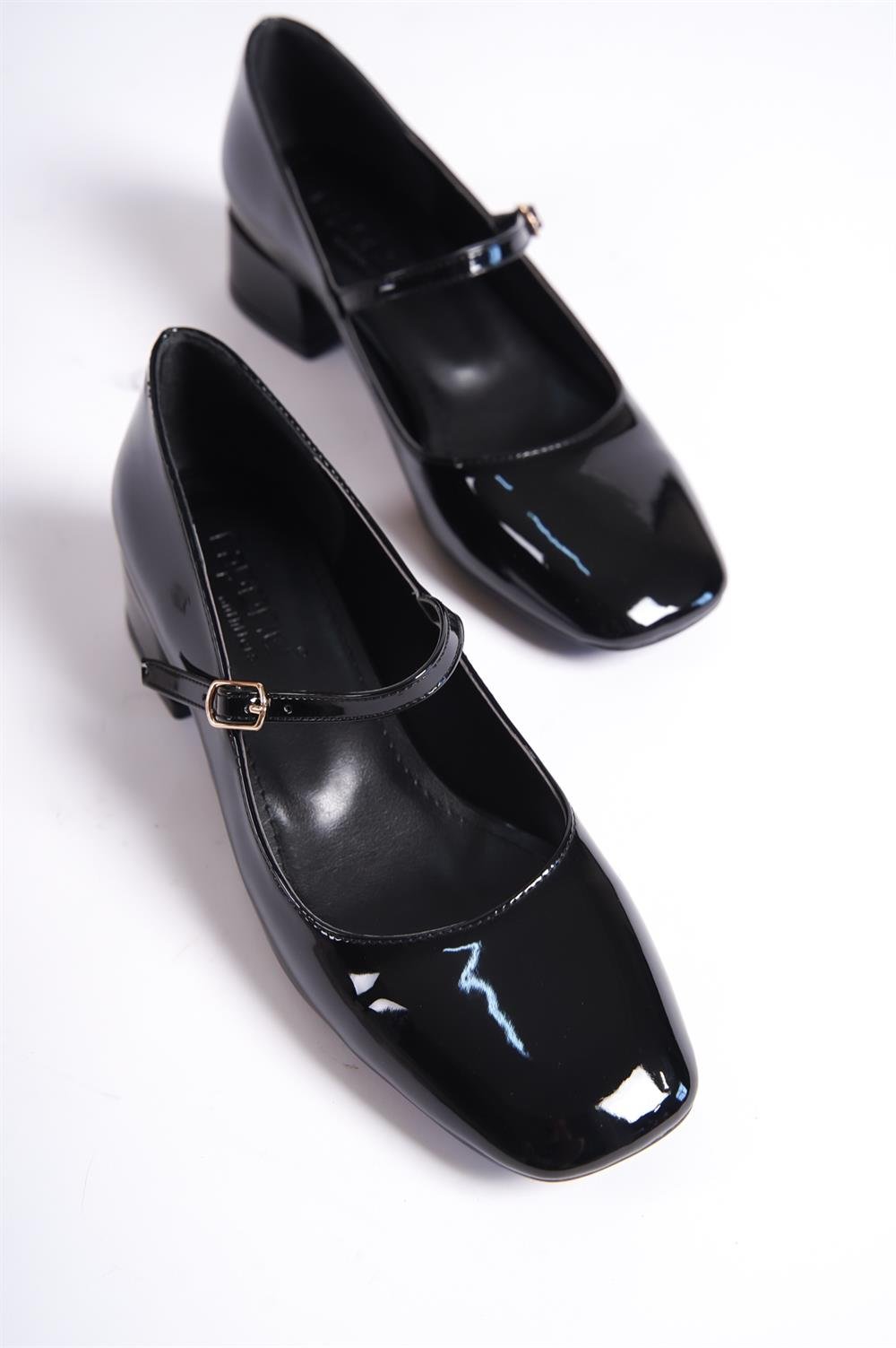 Capone Flat Toe Banded Low Heel Woman Shoes