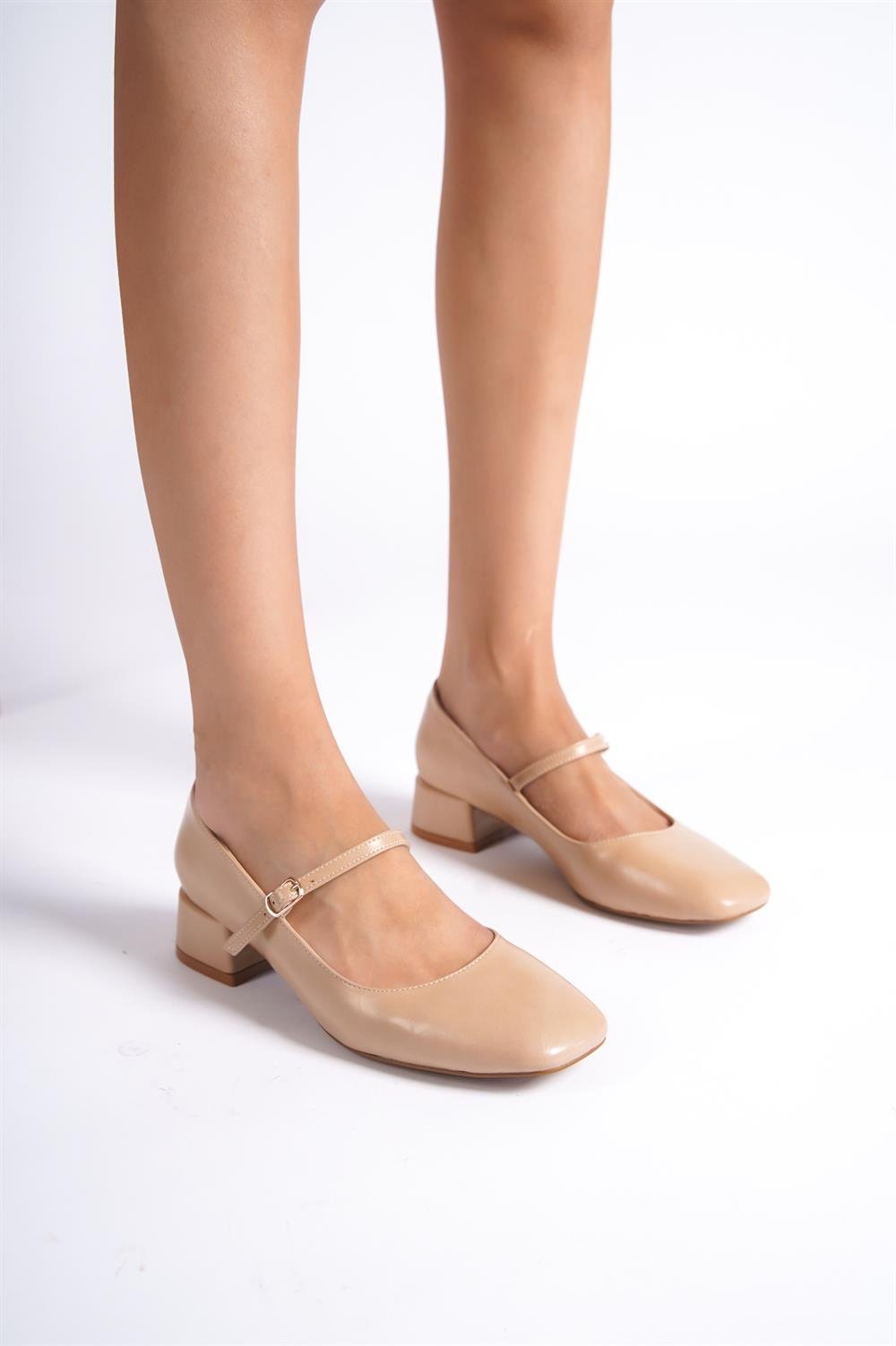 Capone Flat Toe Banded Low Heel Woman Shoes