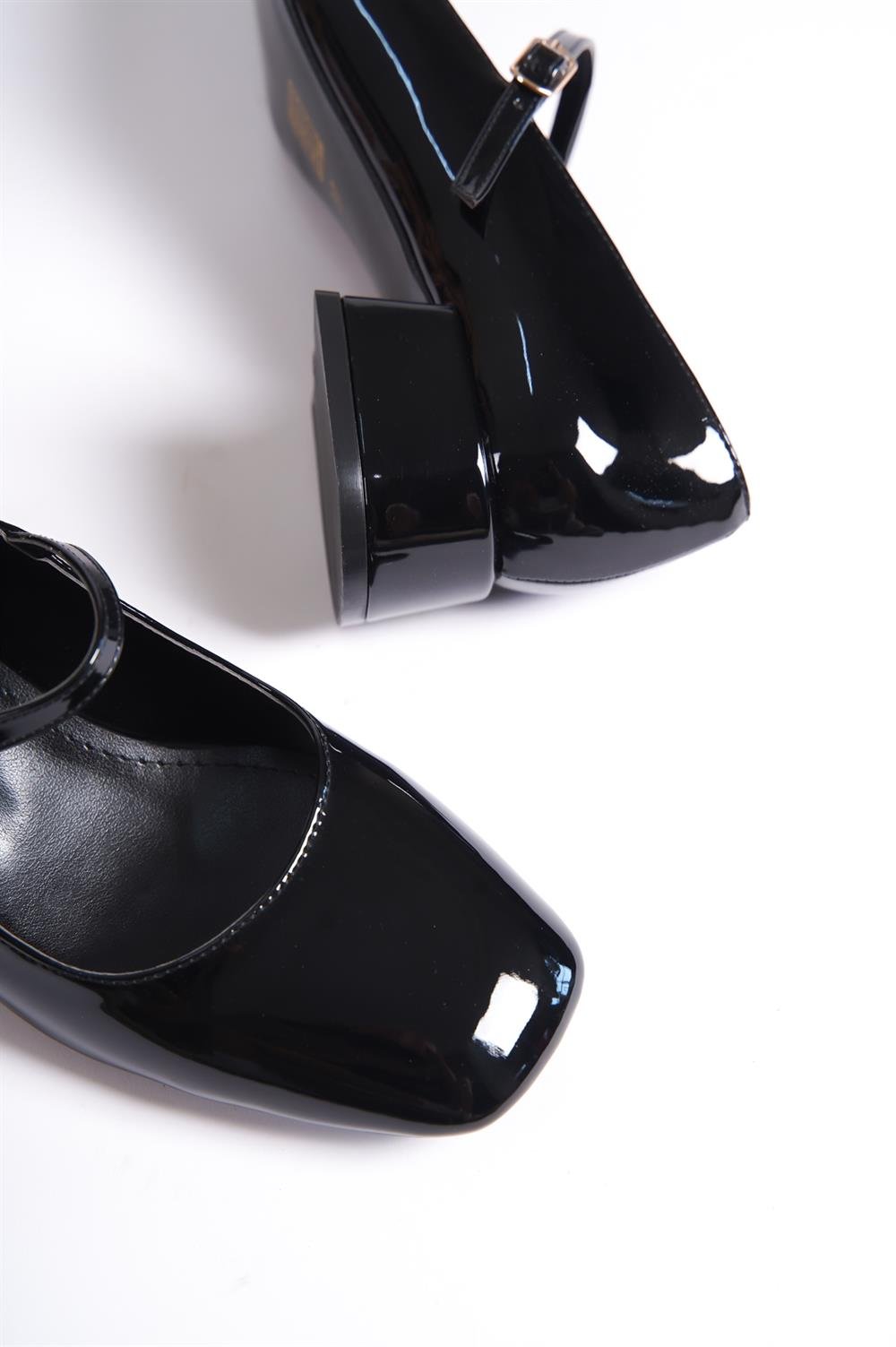 Capone Flat Toe Banded Low Heel Woman Shoes