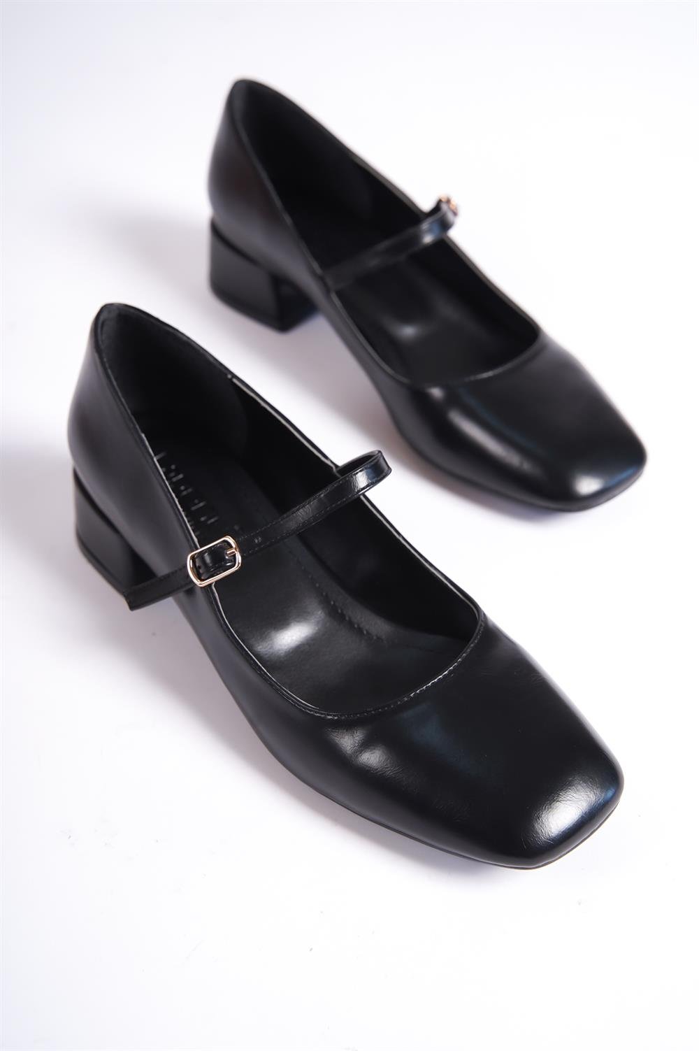 Capone Flat Toe Banded Low Heel Woman Shoes