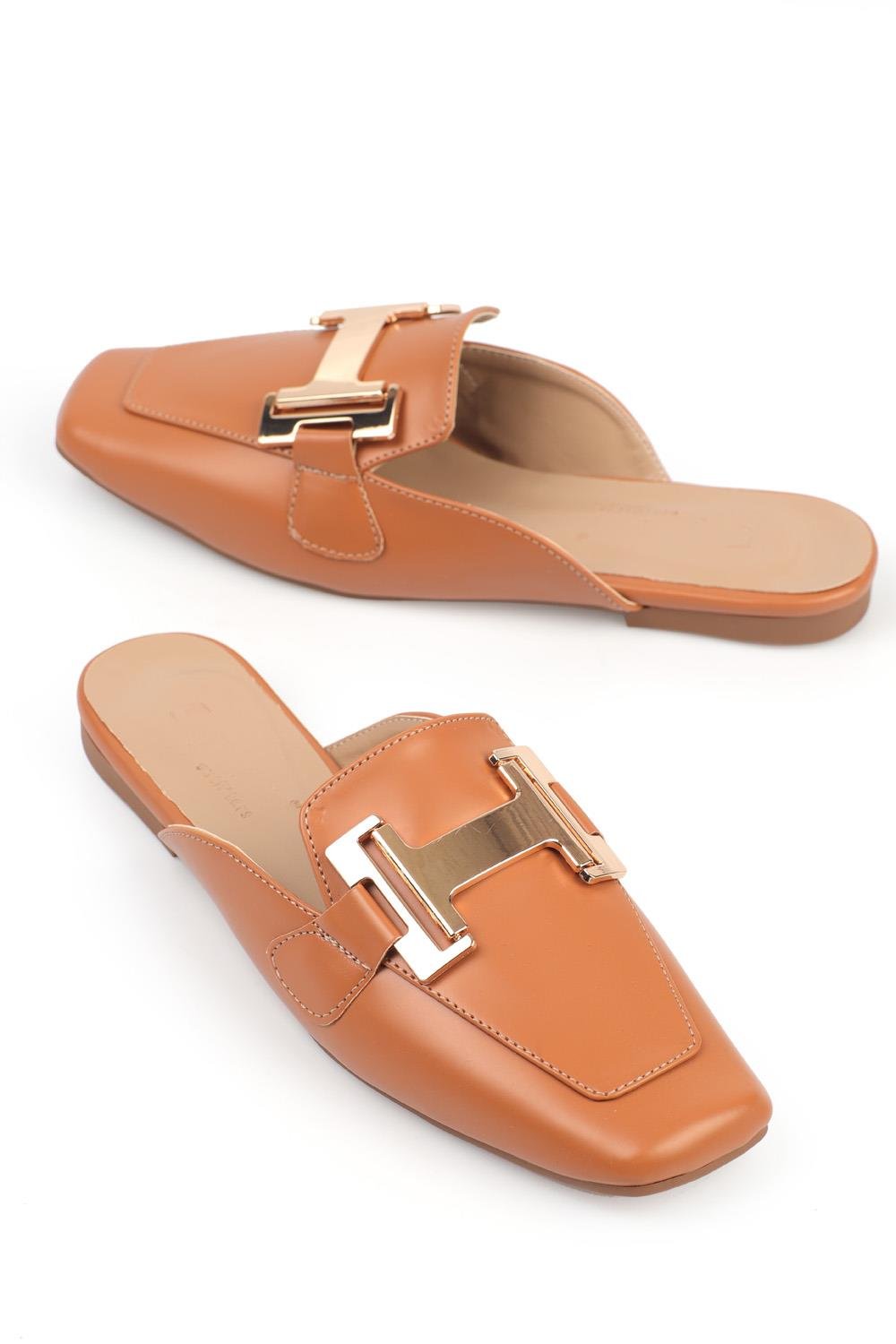 Capone Flat Toe Women Honey's Mules With Metal Accessory