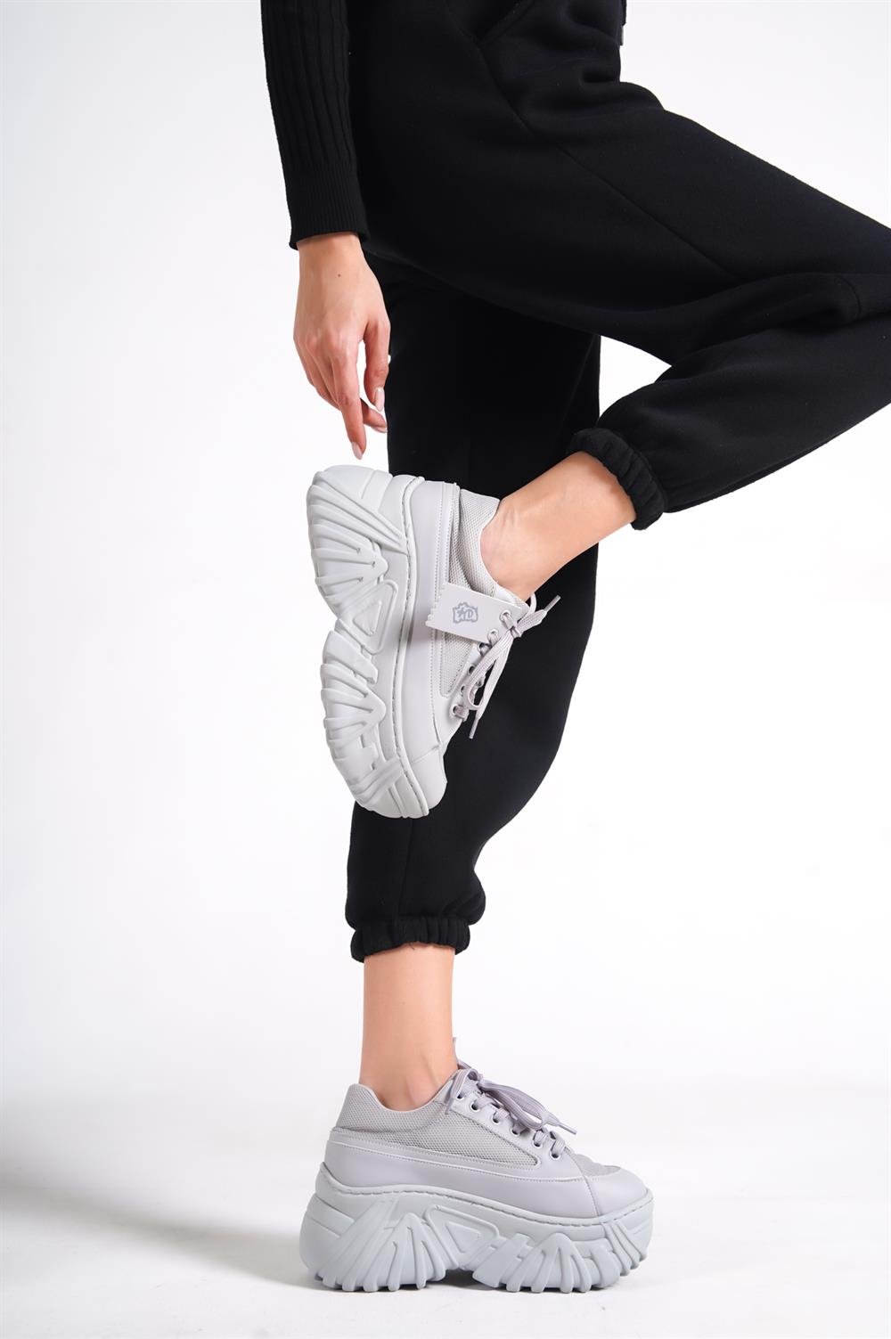 Capone Front Lace High Track Sole Woman Sneaker