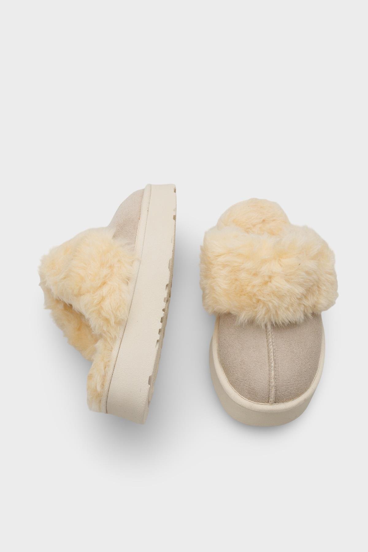 Capone Furry Closed Toe Women Sued Beige Slippers