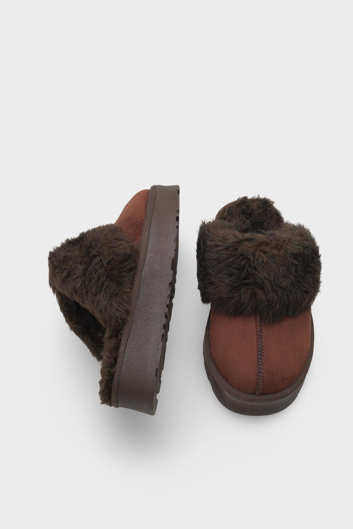 Capone Furry Closed Toe Women Sued Brown Slippers