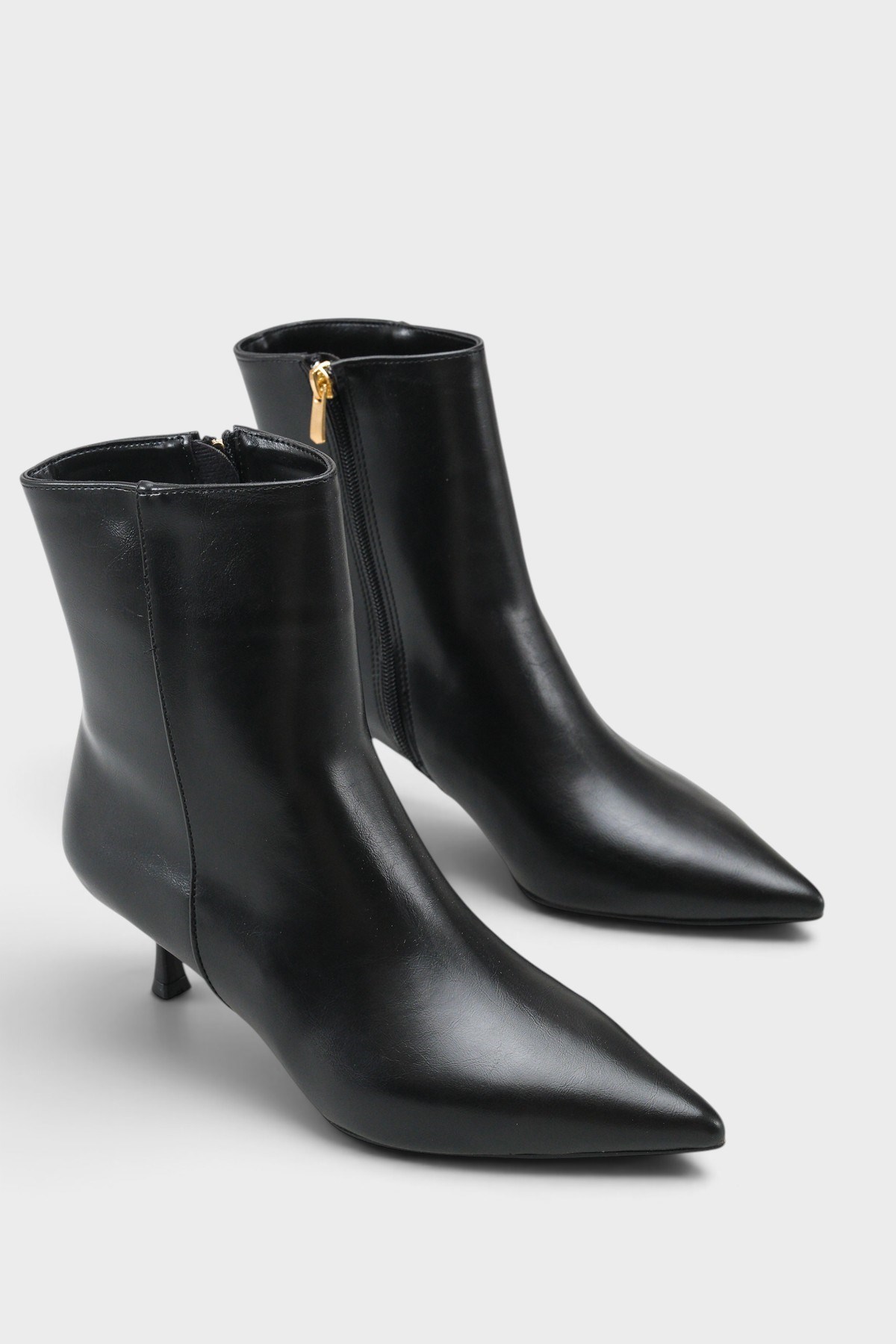 Capone Gabriella Pointed Toe Side Zip Slim Heel Casual Women Black Ankle Boot