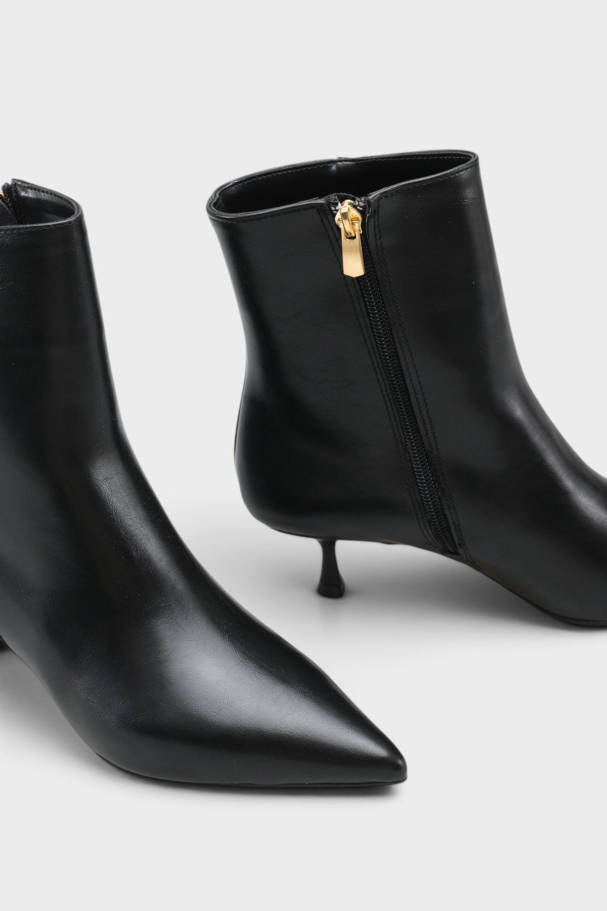 Capone Gabriella Pointed Toe Side Zip Slim Heel Casual Women Black Ankle Boot