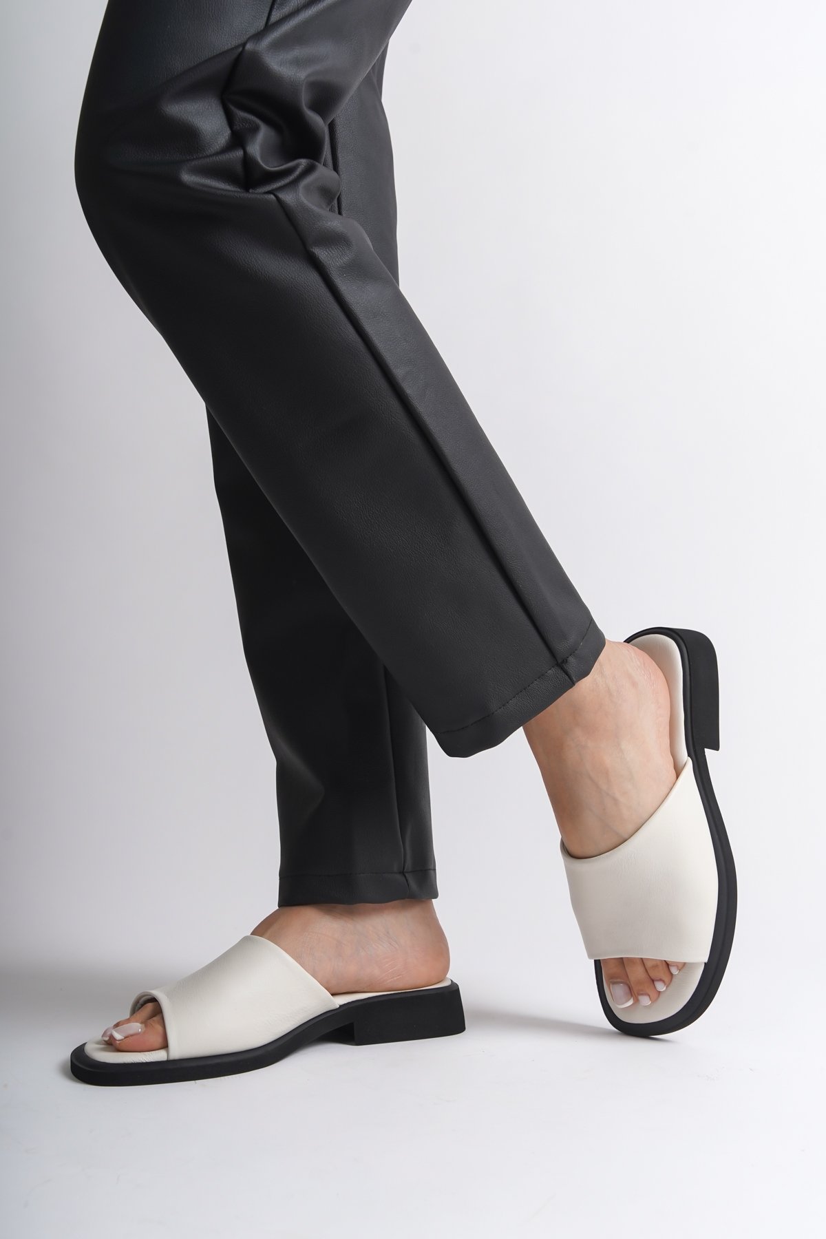 Capone Genuine Leather Single Strap Short Heeled Women White Comfort Sandals