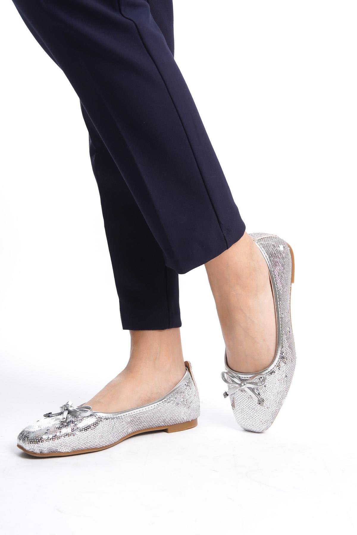 Capone Hana Trend Women Silver Ballet Flats