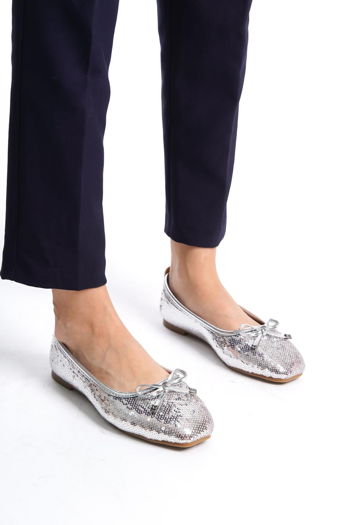 Capone Hana Trend Women Silver Ballet Flats
