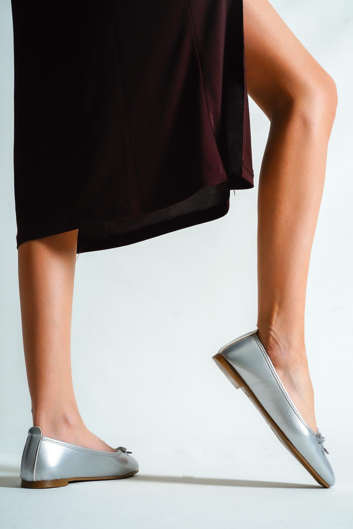 Capone Hana Trend Women Silver Ballet Flats