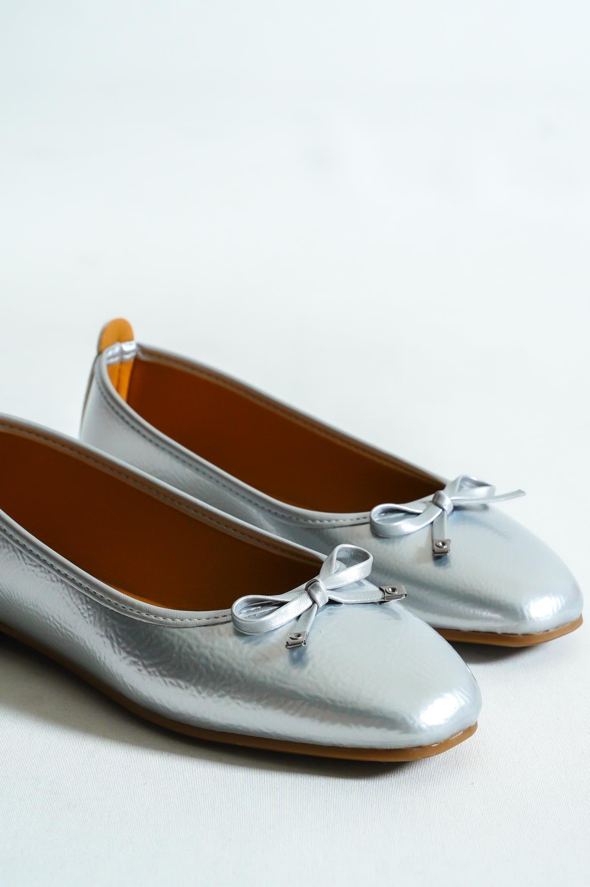 Capone Hana Trend Women Silver Ballet Flats