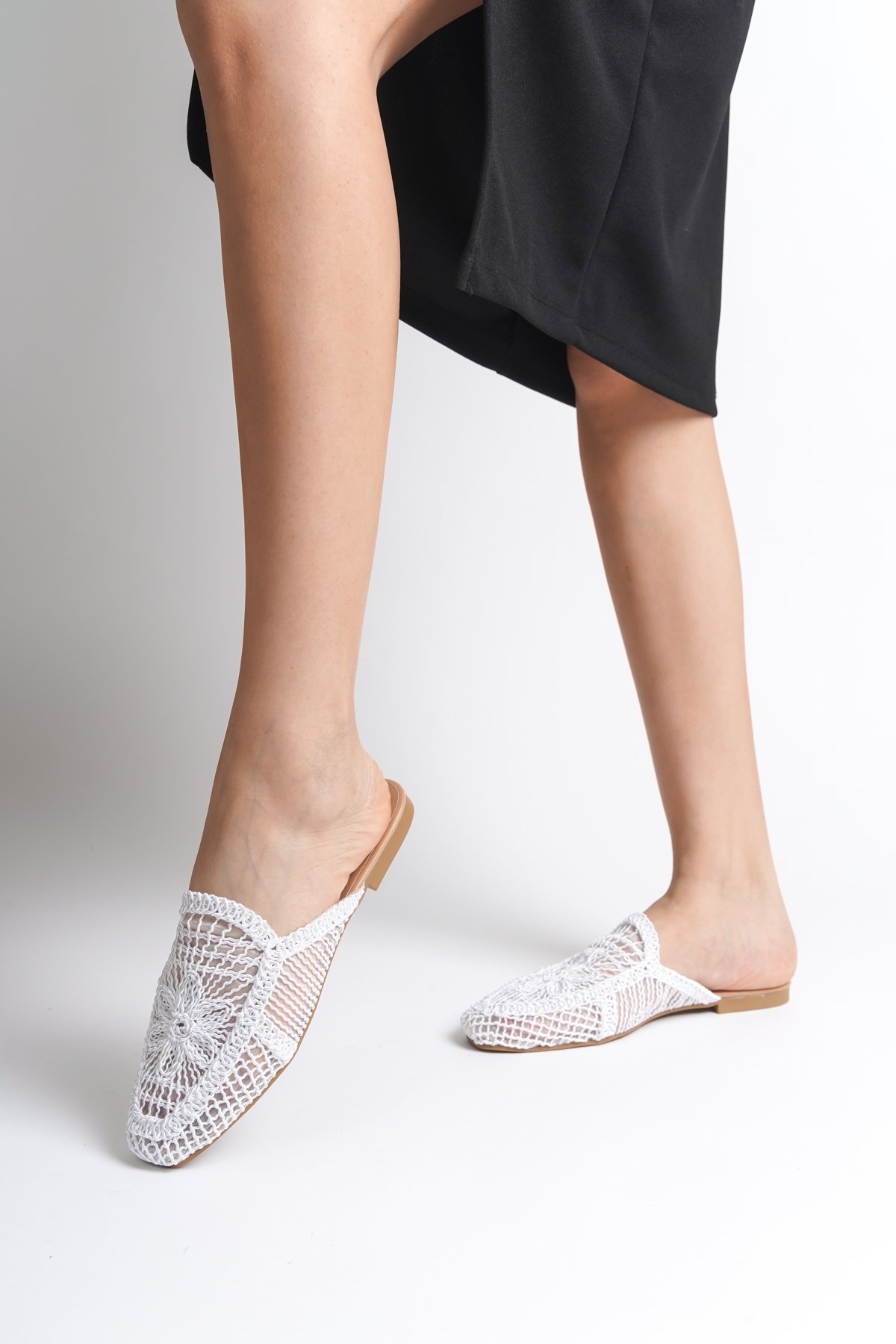 Capone Knitted Closed Toe Women White Sandals