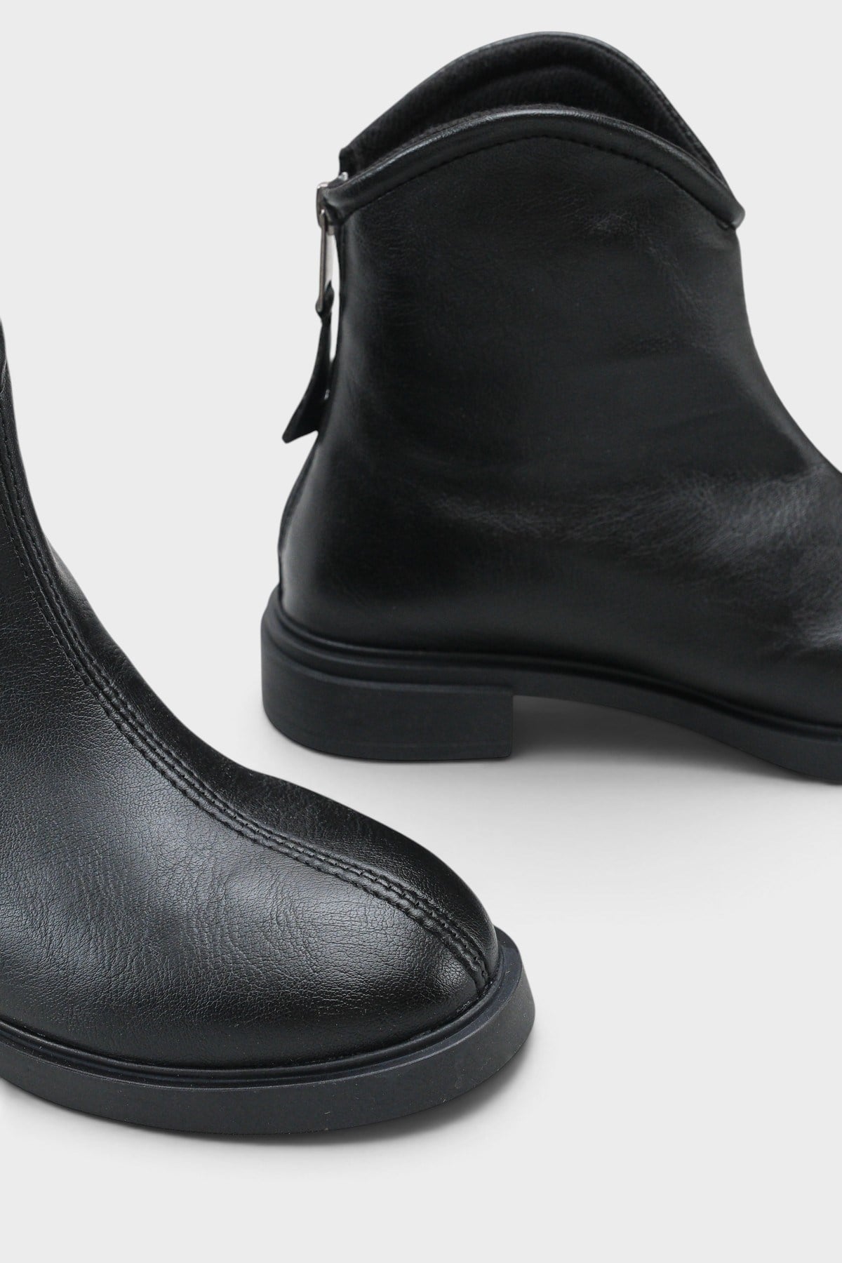 Capone Laurena Round Toe Back Zip Women Black Ankle Boot