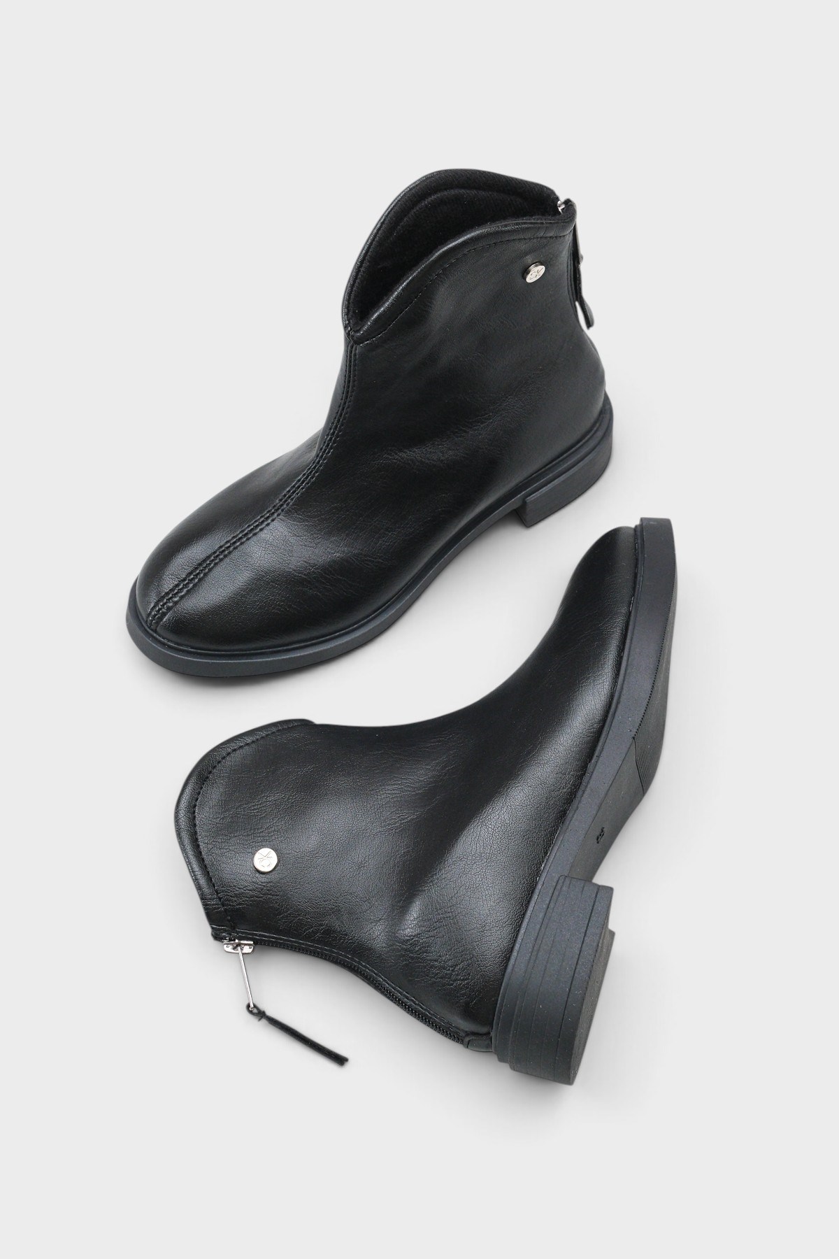 Capone Laurena Round Toe Back Zip Women Black Ankle Boot