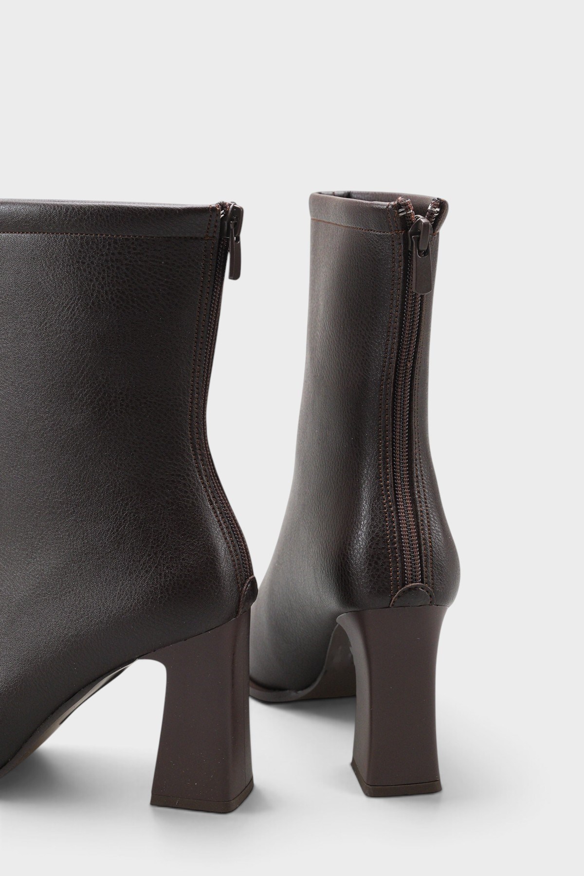Capone Lizzie Pointed Toe Block Heel Back Zip Elegant Women  Ankle Boot