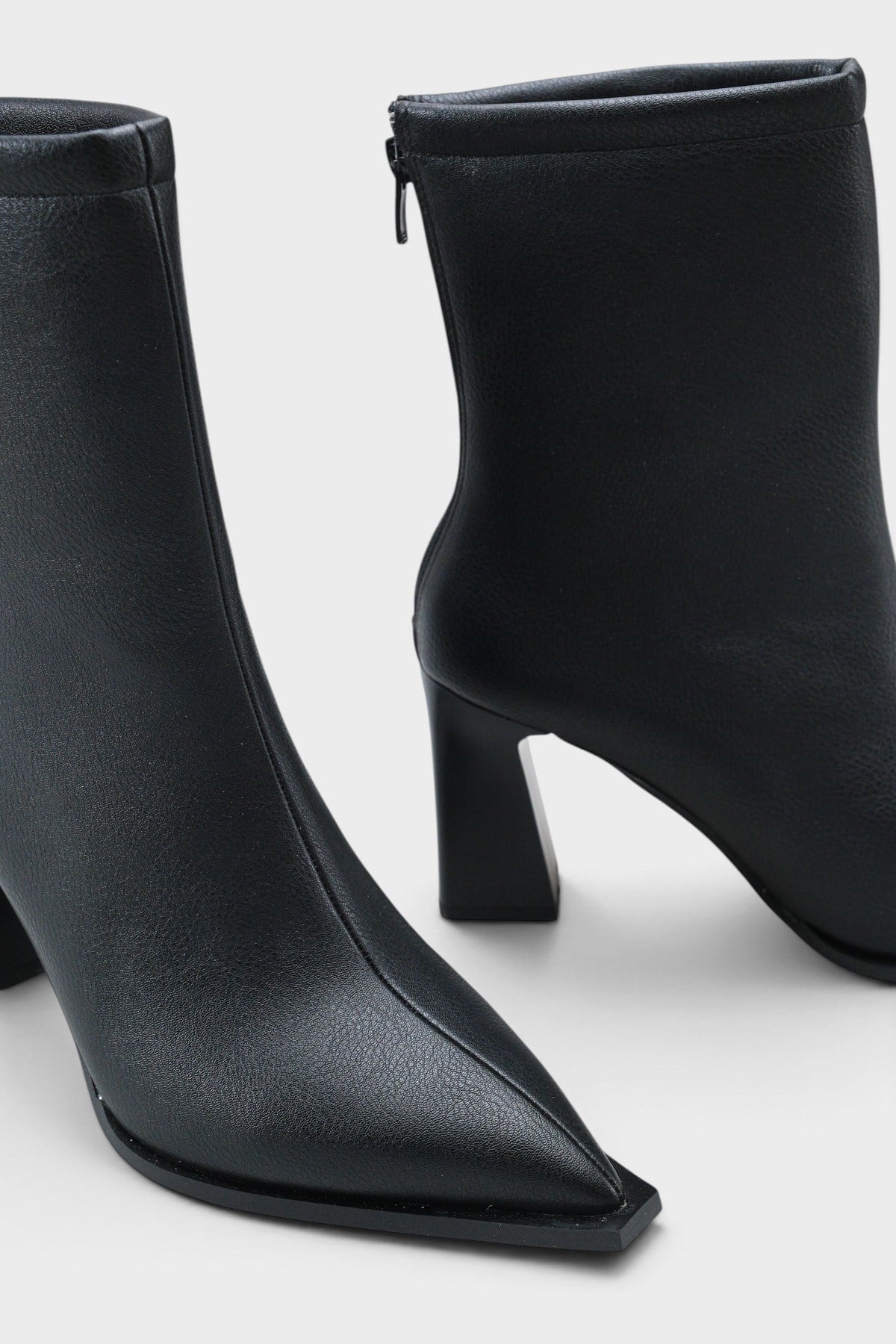 Capone Lizzie Pointed Toe Block Heel Back Zip Elegant Women  Ankle Boot