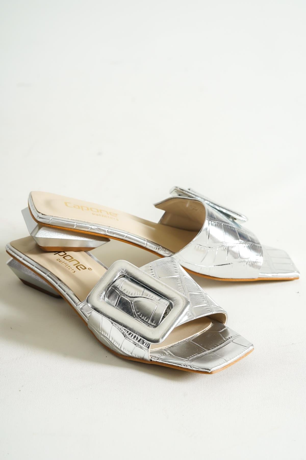 Capone Low Heel Buckle Accessory Patent Leather Croco Woman Sandals