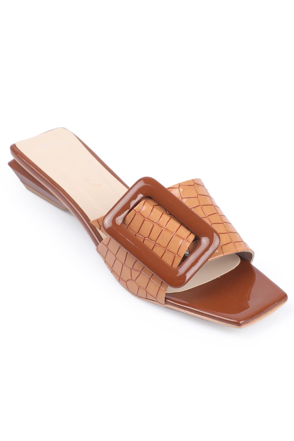 Capone Low Heel Buckle Accessory Patent Leather Croco Woman Sandals
